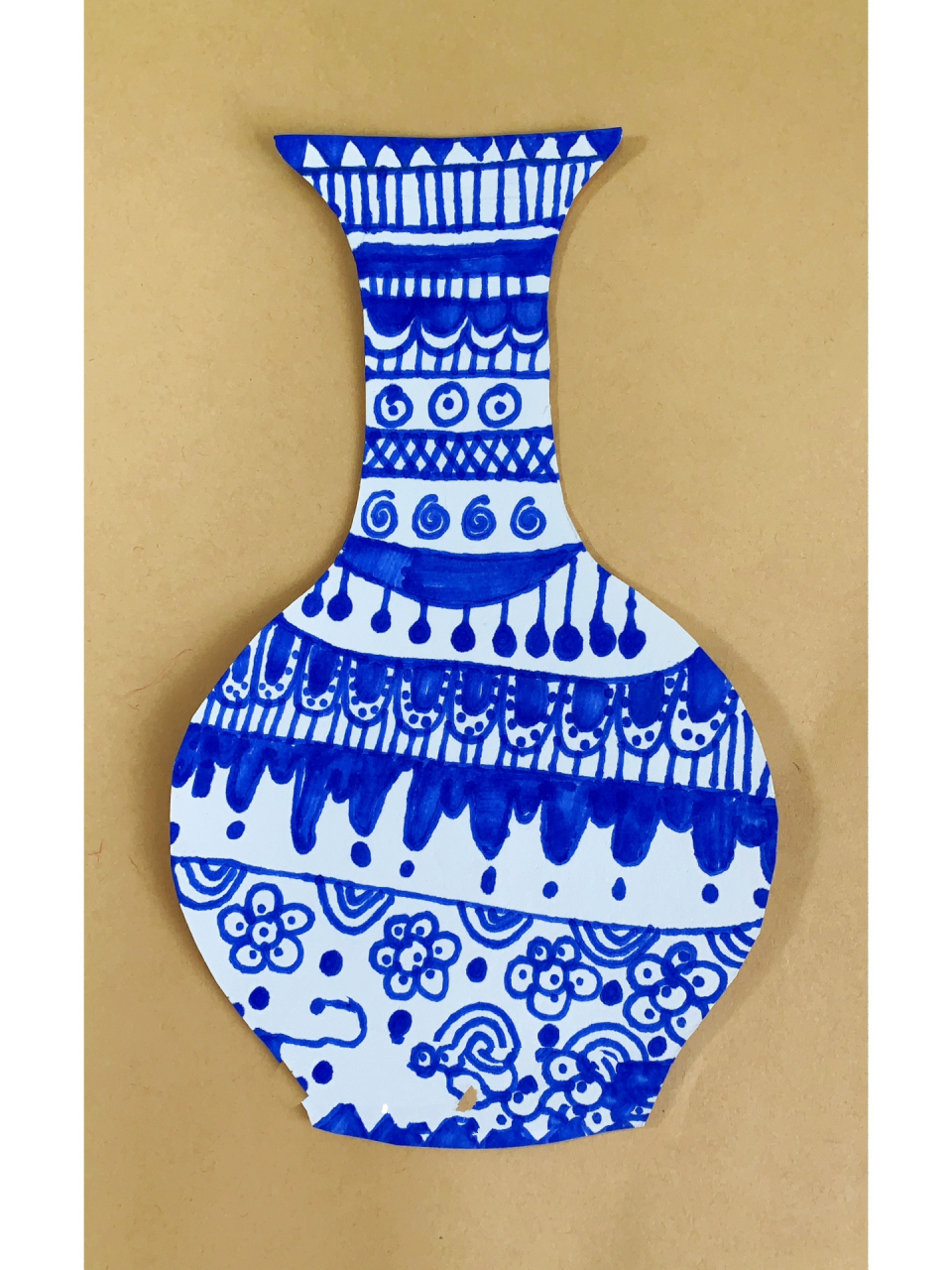 青花瓷创意儿童画花瓶(三年级小学生作品)