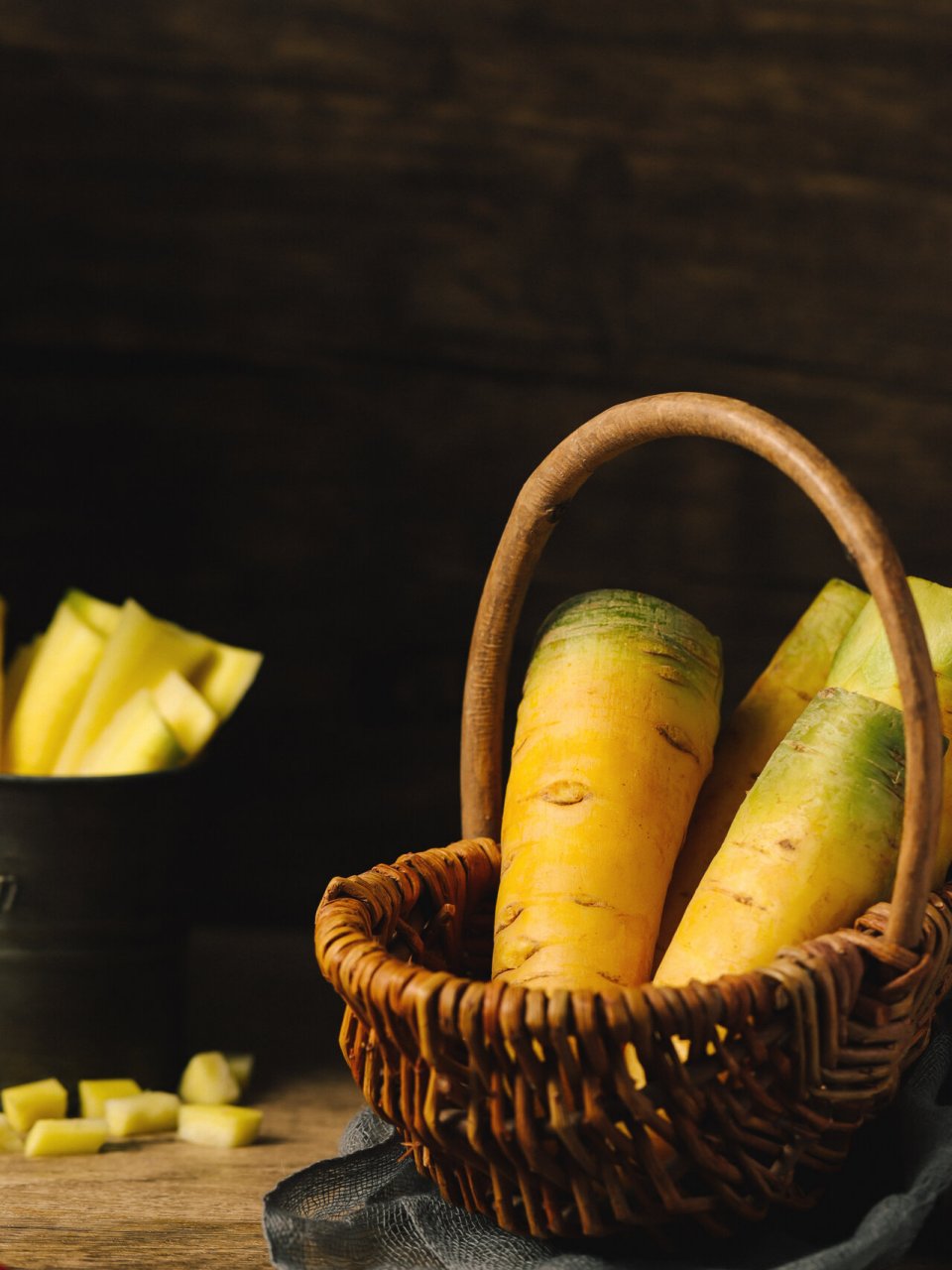 静物摄影|黄胡萝卜 爱人老家特有的黄色胡萝卜 从来没有见过,长得还挺