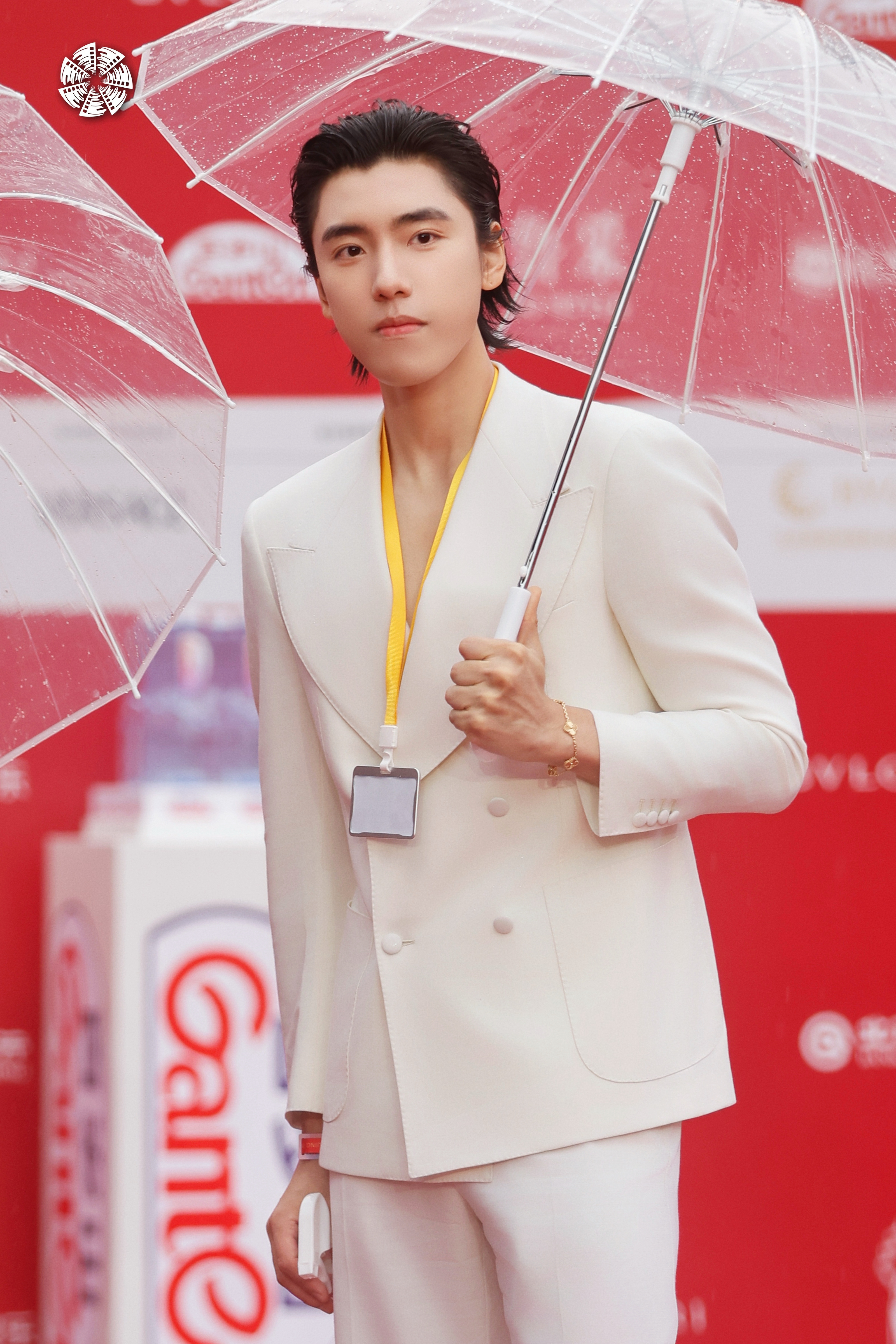 #王子异北影节红毯演绎职场小白# 光影定格瞬间,热爱没有