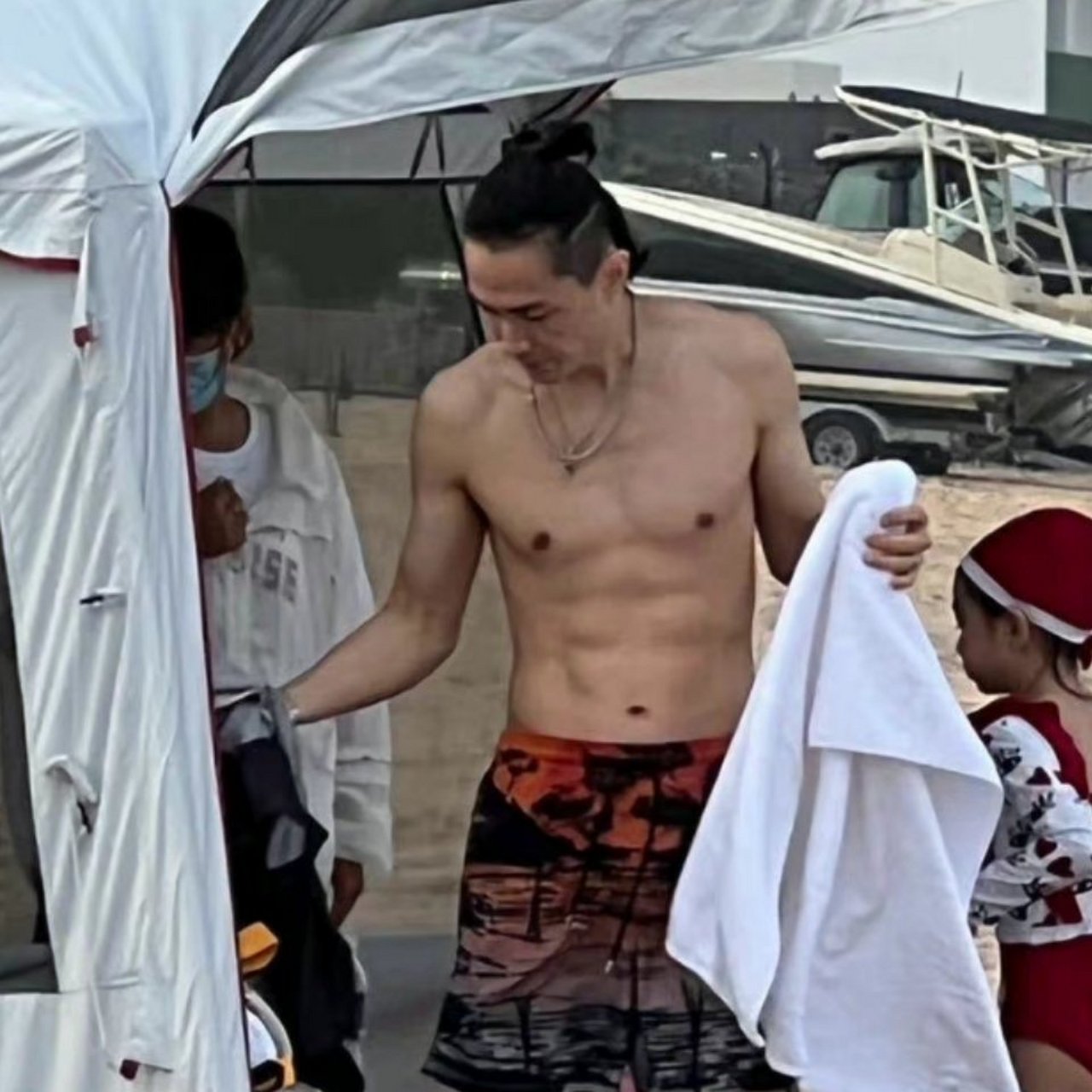 李承铉腹肌#我知道你是个管理大师,但是还是忍不住想问:是为了在街舞