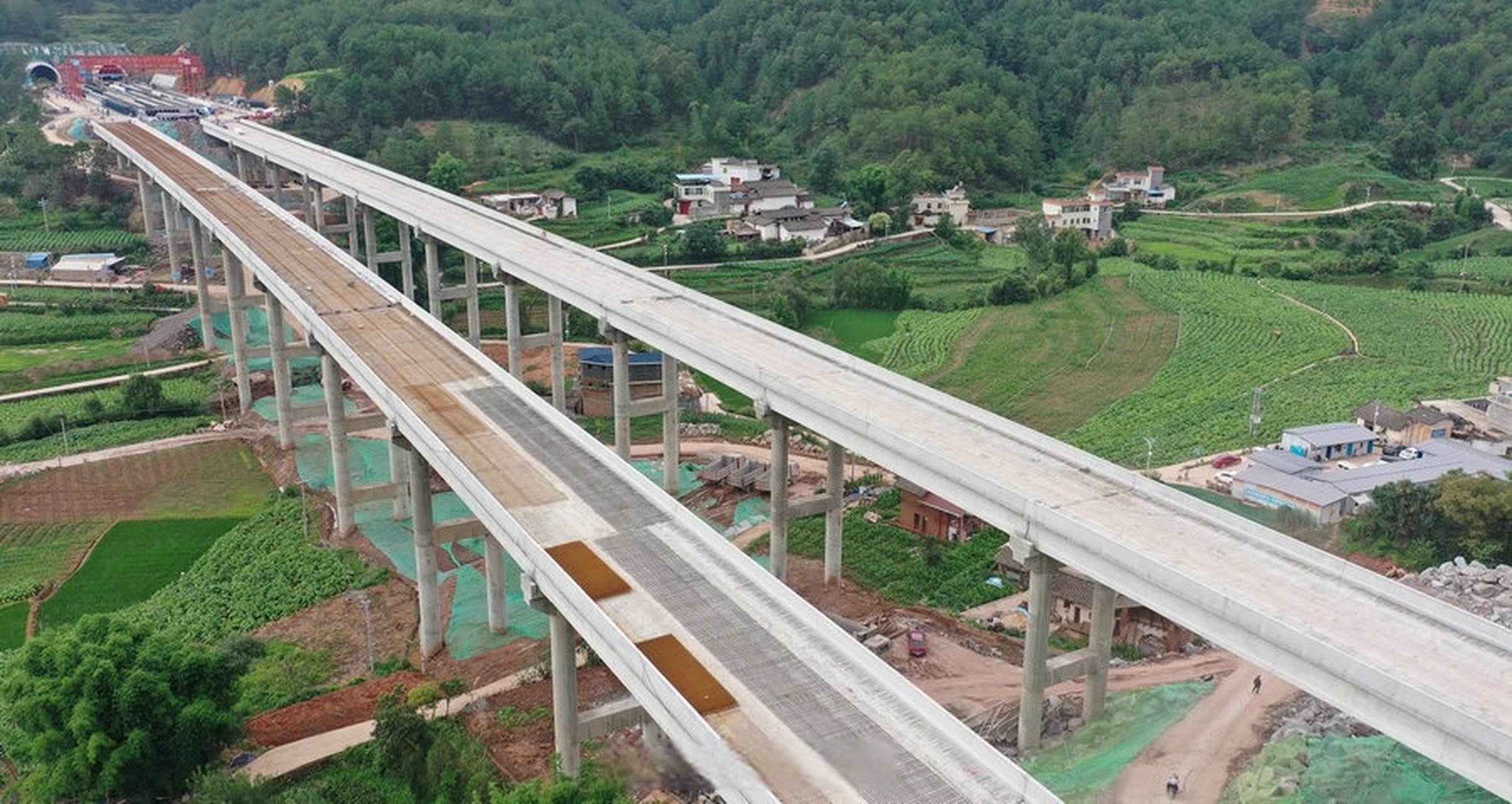 【出川大通道建设再加速 德会高速预计8月30日全线双幅贯通】截至目前