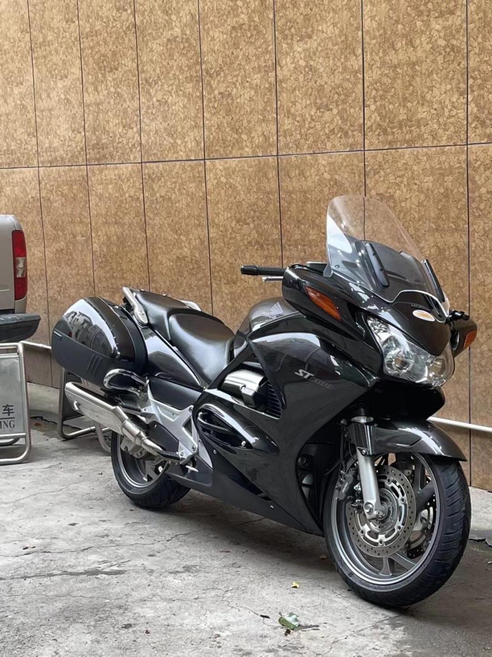 大贸-本田小金翼st1300 四缸1300cc 全车原板原漆,三万多公里,全车刚