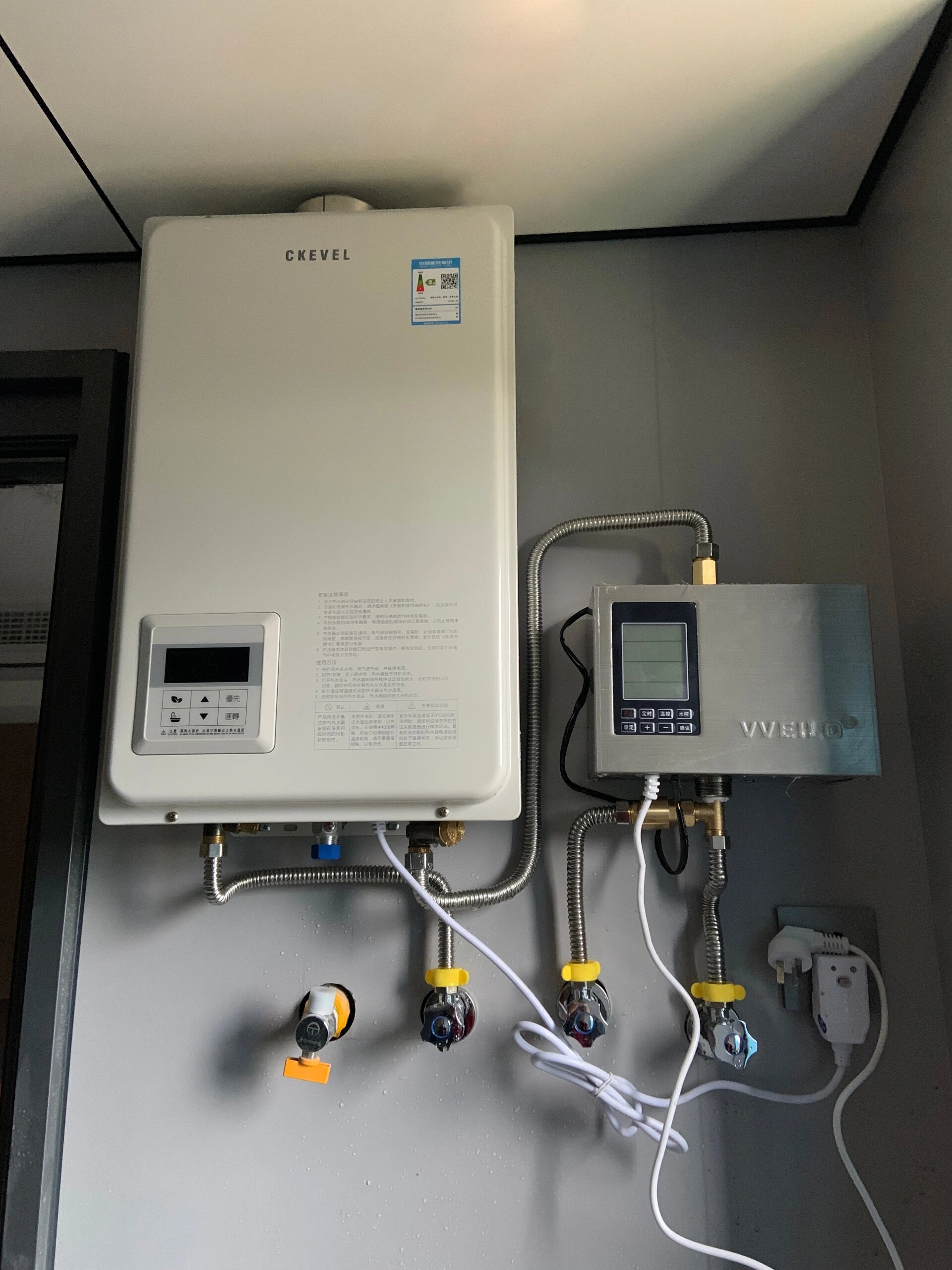 原来这就是平衡式燃气热水器,真是美观实用