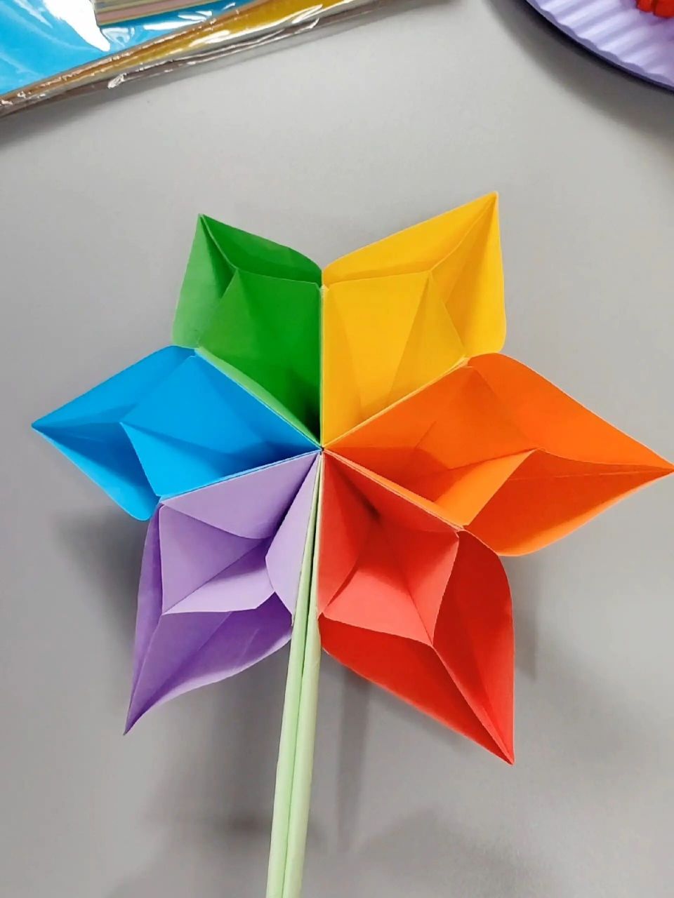 彩虹拉花折纸 简单又好看的彩虹拉花,陪孩子做起来吧