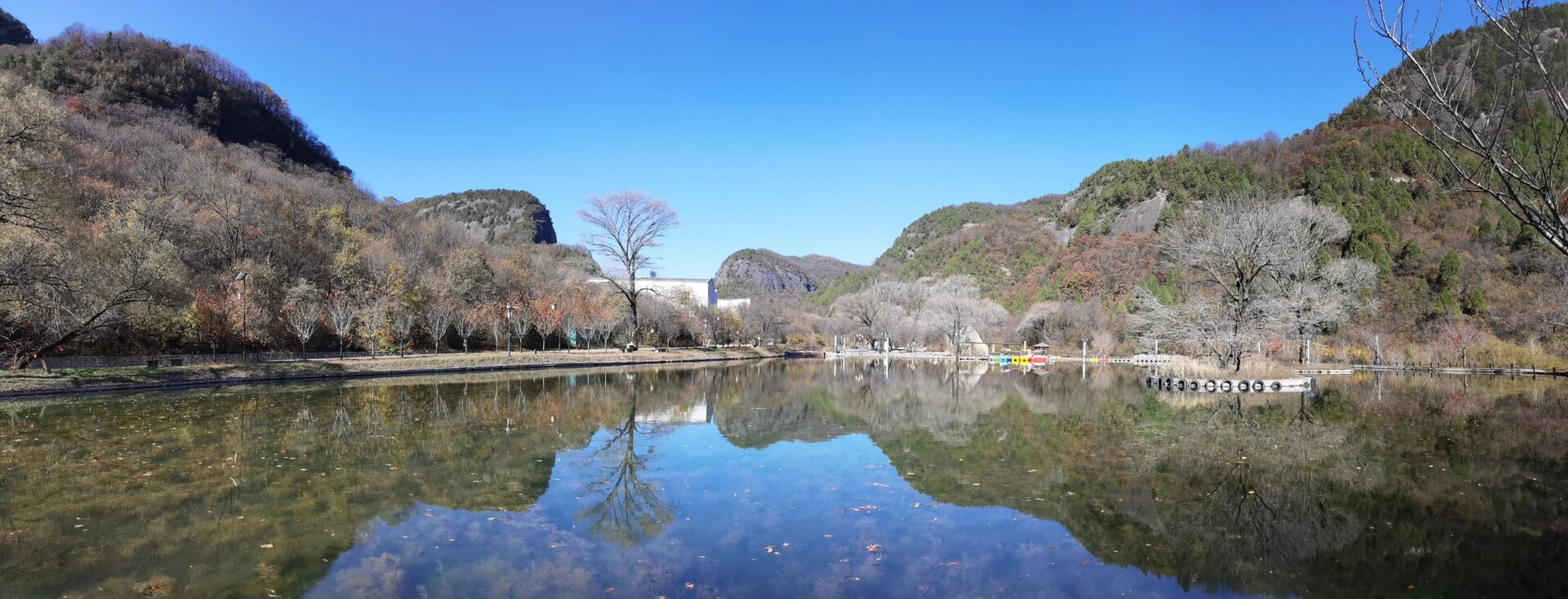 溪山胜境景区(原秀房沟风景区),是由陕西照金正