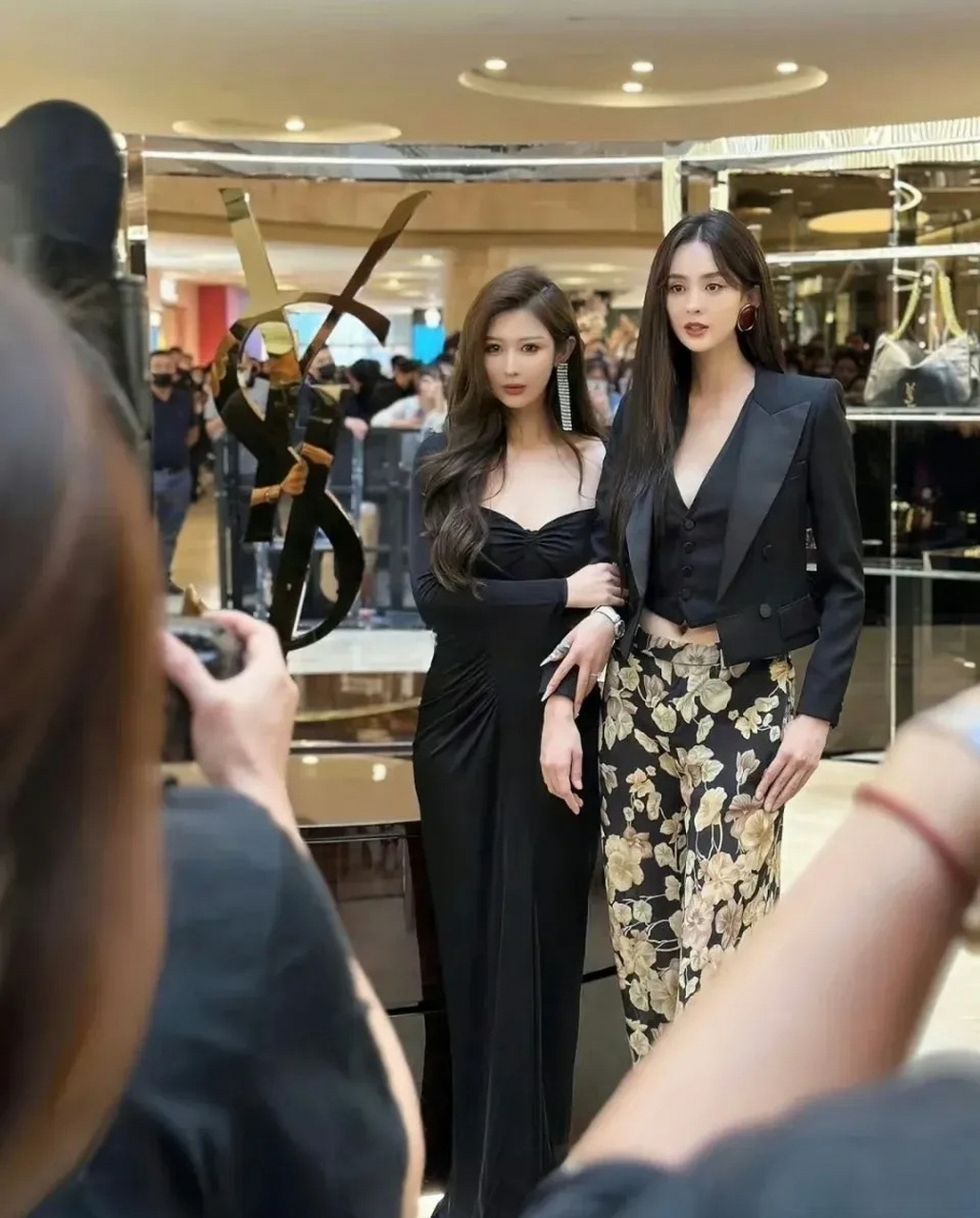 娜扎和网红的合影,明星和网红之间的差距真的很明显[并不简单][并不