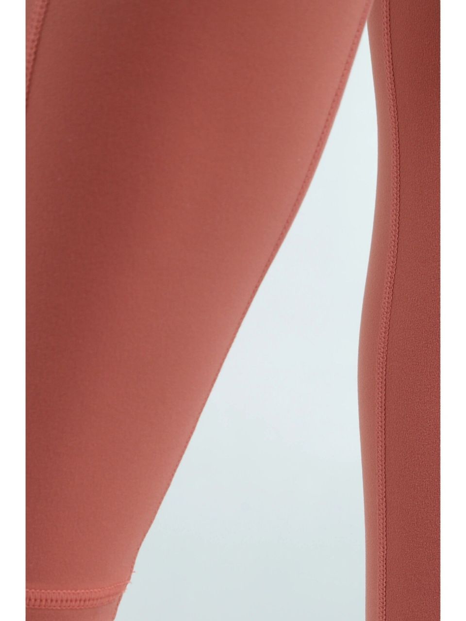 瑜伽裤三角区怎么穿不尴尬 尴尬线,也就是所谓骆驼趾.