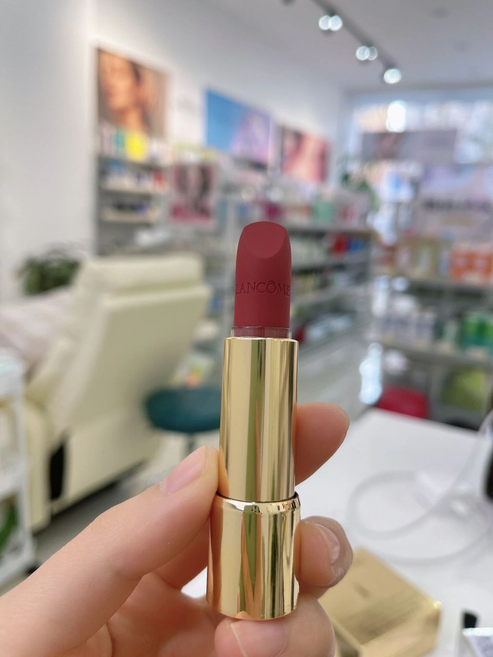 兰蔻哑光口红888特价9215 兰蔻粉金管哑光口红特价9215 这个