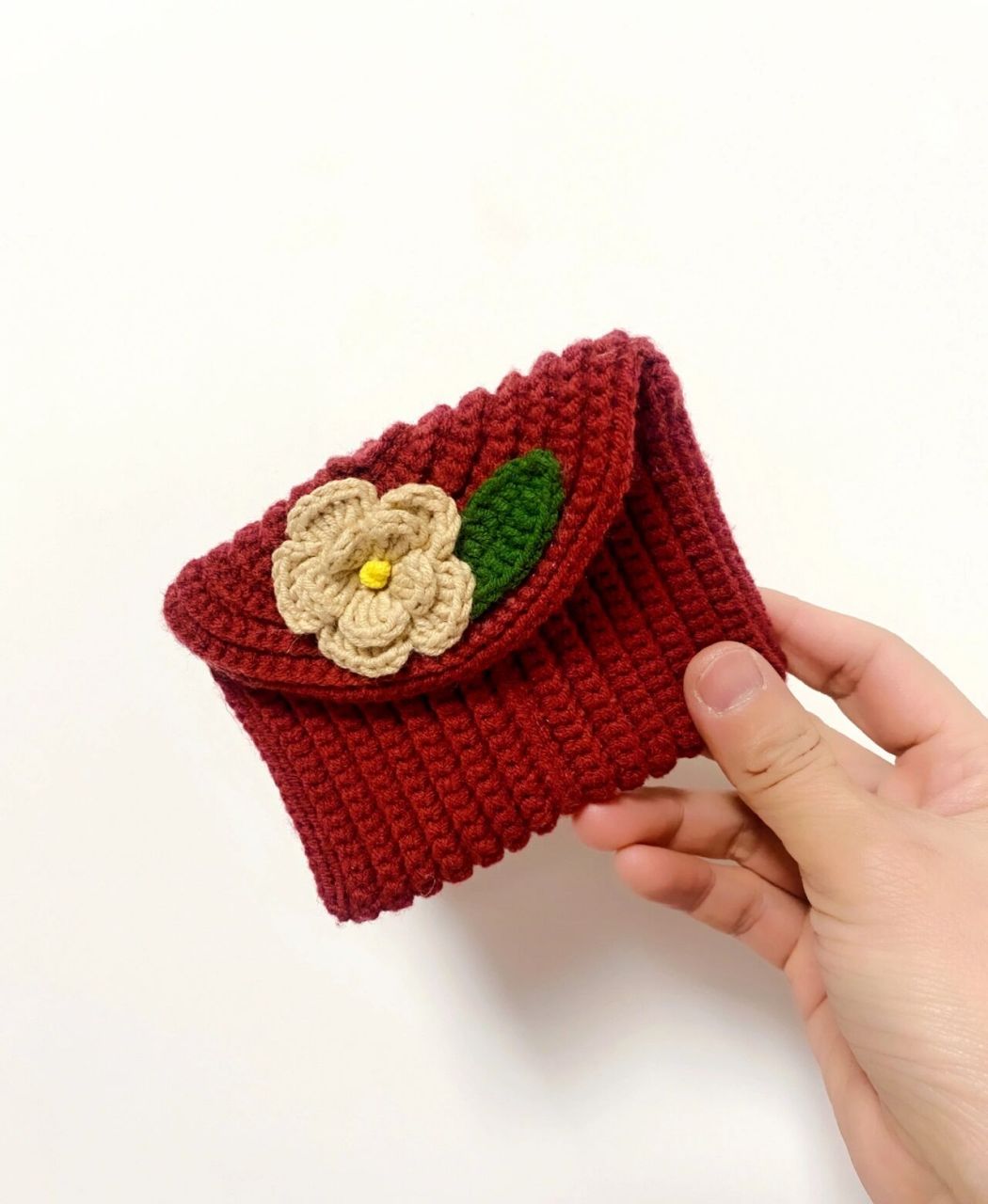 山茶花复古零钱包|一线成包|钩针包包 这款山茶花复古零钱包的钩法很