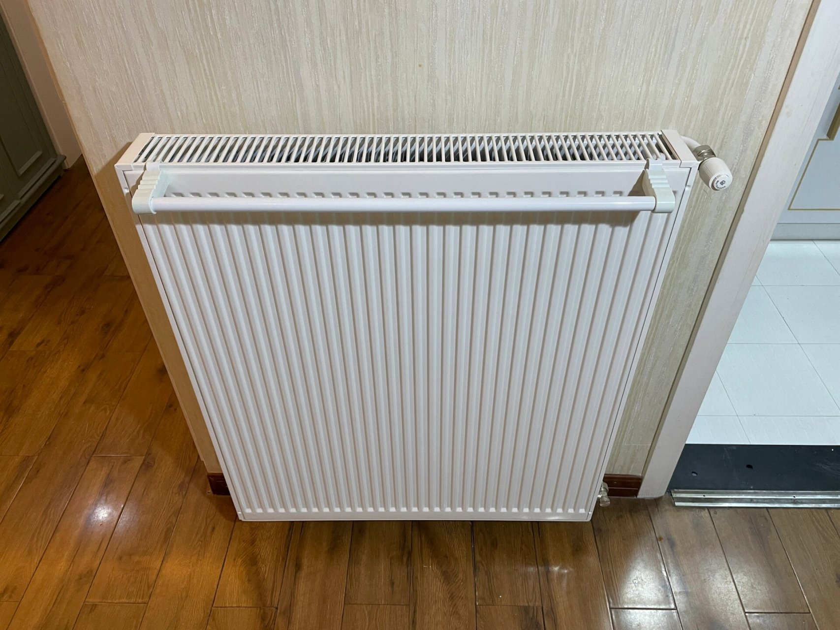 江西南昌/绿地香颂明装暖气片一天完工 今天老男孩分享的案例是一套明