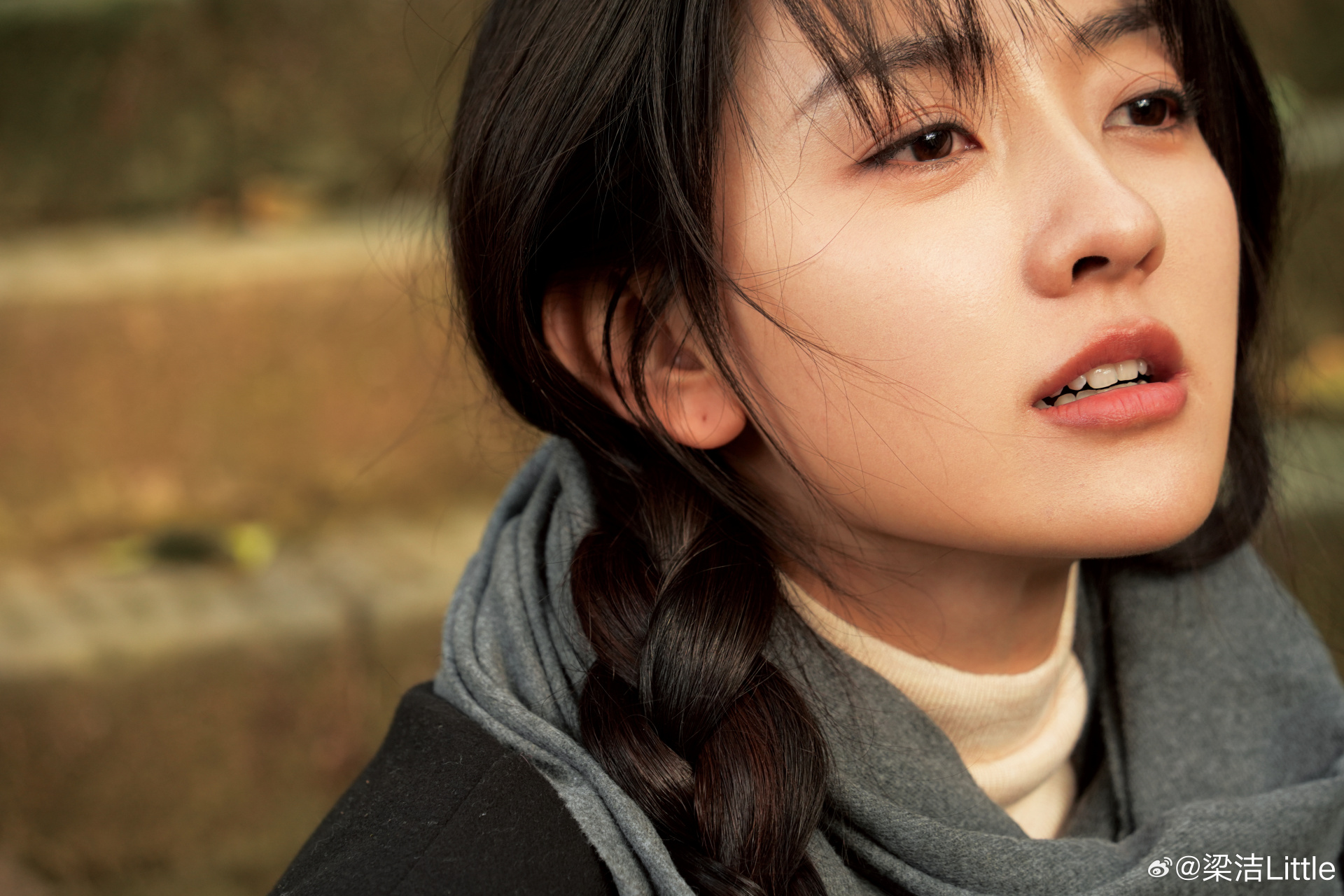 这条路 让我想起小时候生活过的地方 好像没离开过 花 又开了