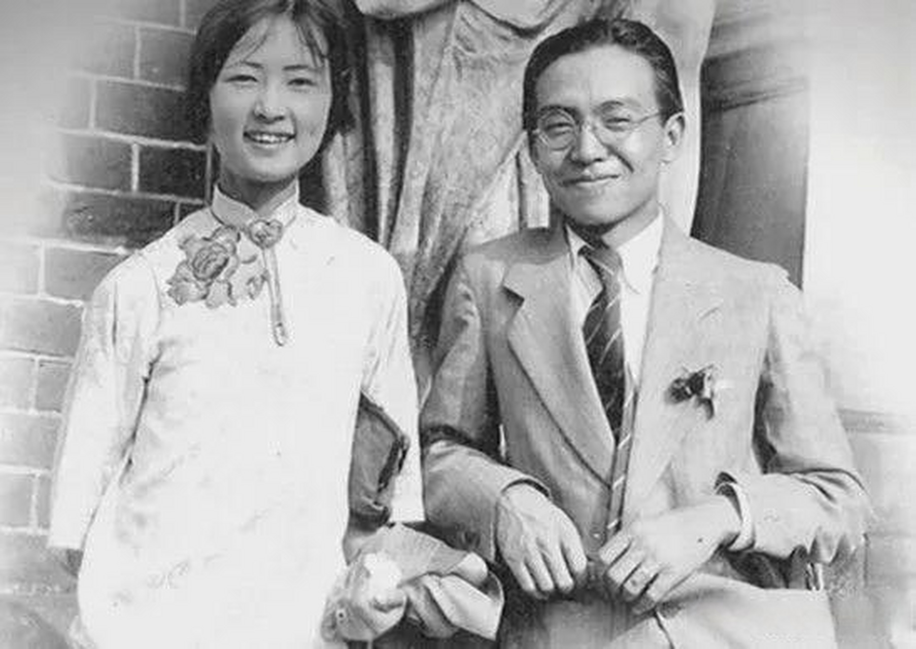 1926年春,徐志摩要和陆小曼结婚.