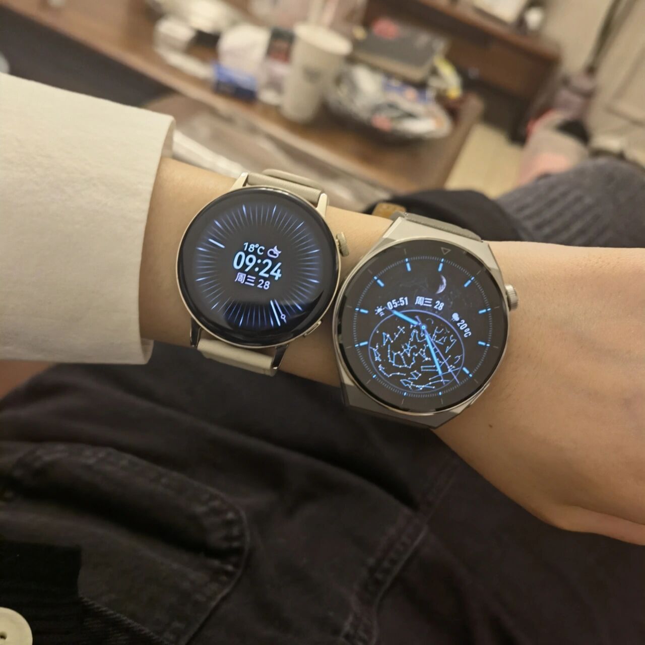 华为手表 gt3 左边是gt3(42mm) 右边是gt3pro(46mm),更新版本之后