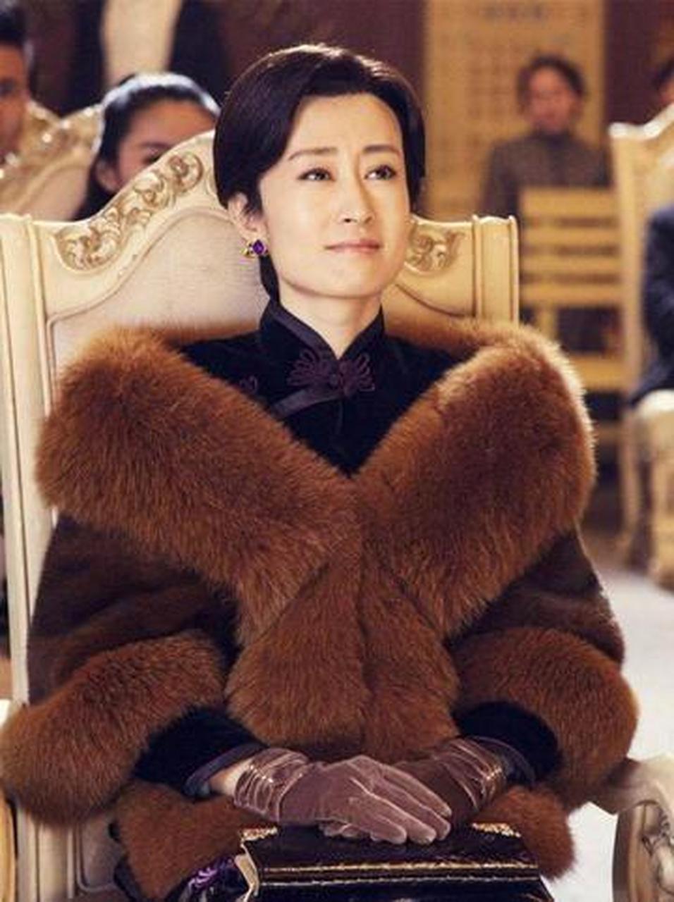 "  虽然那时候刘敏涛比王鸥名气大,但是私底下两人是很好的姐妹,在剧