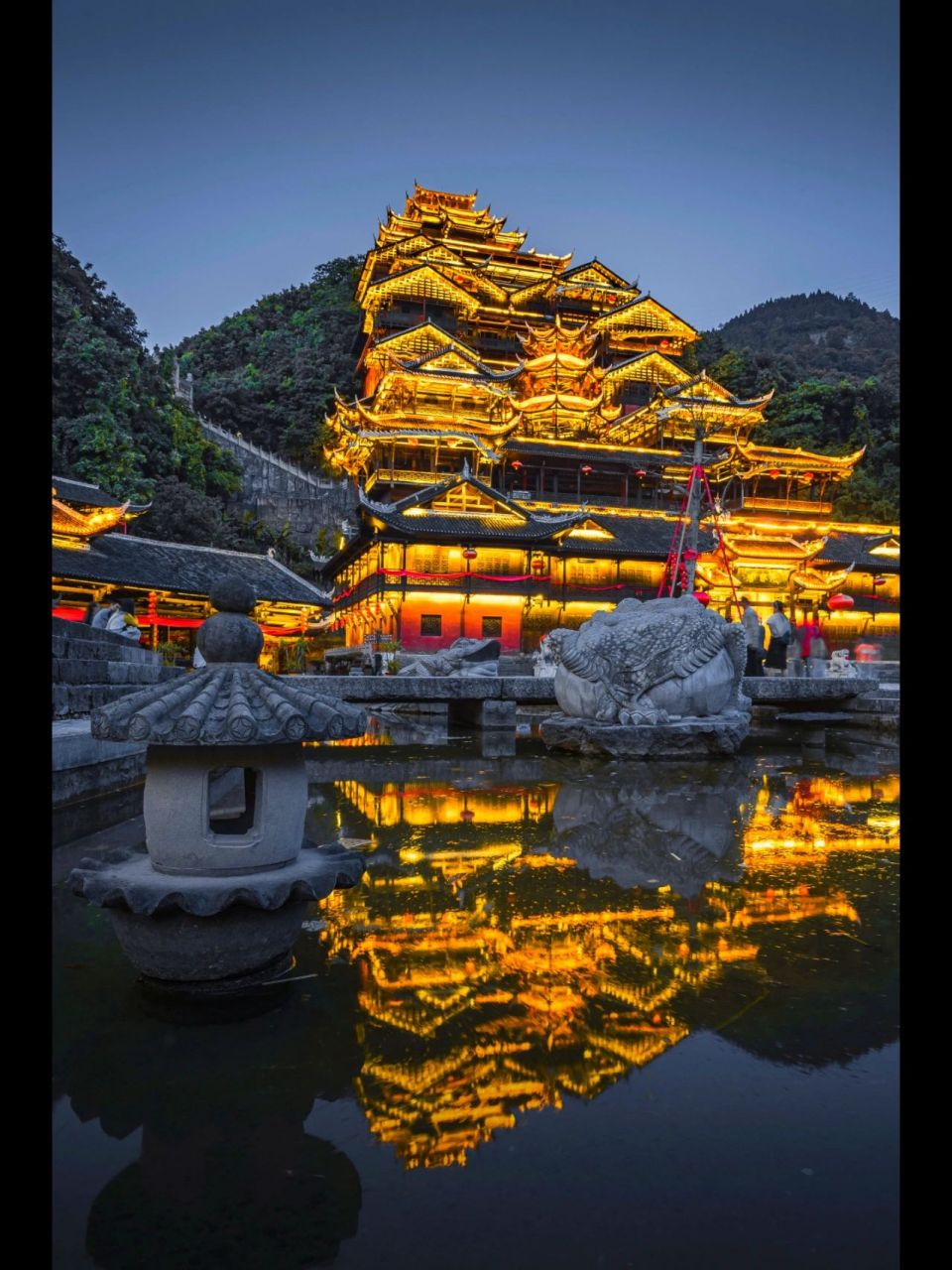 重庆周边有一个非常美丽的乡村,叫做蚩尤~九黎城,位于重庆市彭水县;它