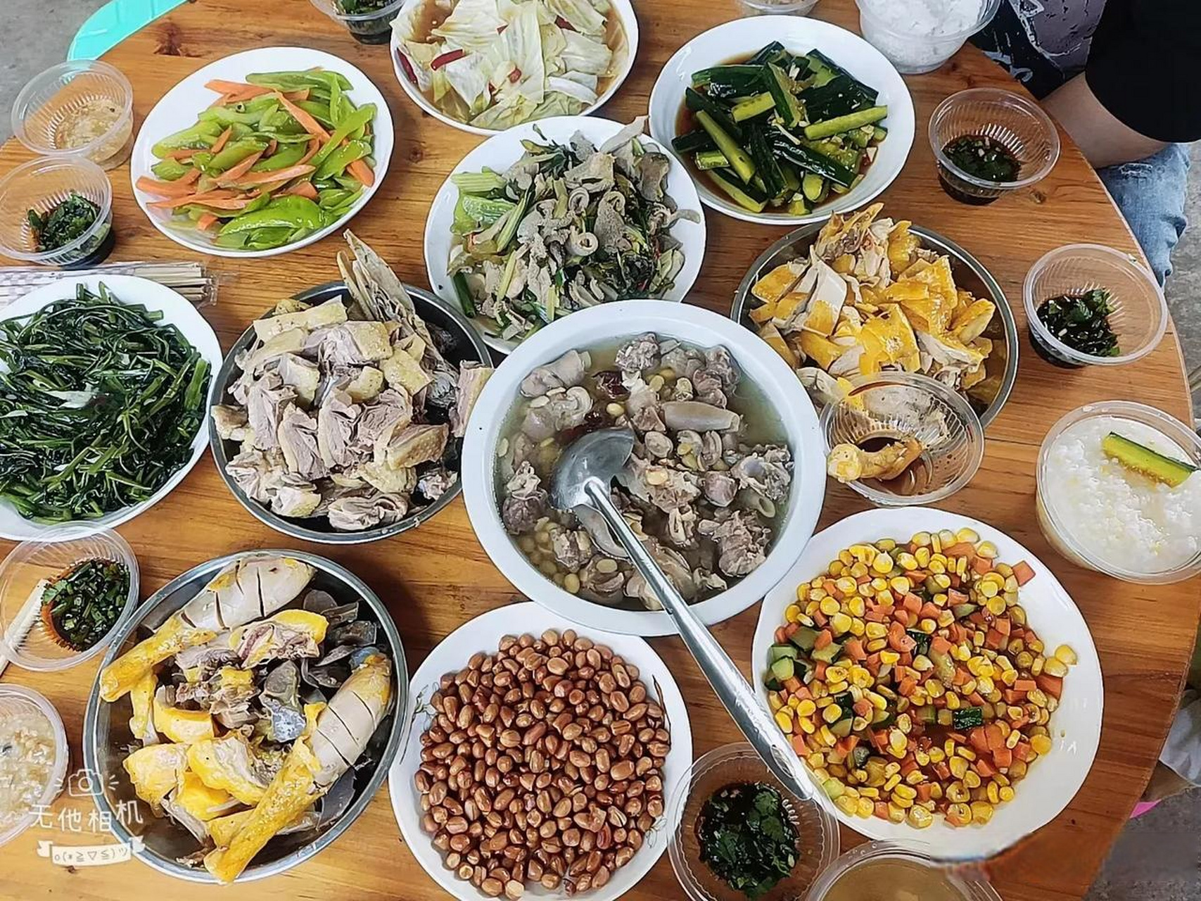 应该很多人都会问,为什么早餐午餐都吃白粥吧.