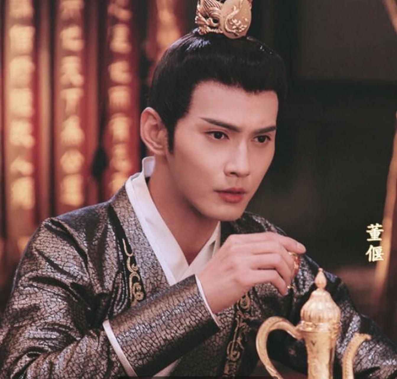 02 董偃从13岁开始,就生活在馆陶公主府,以馆陶公主侍人的身份伺候