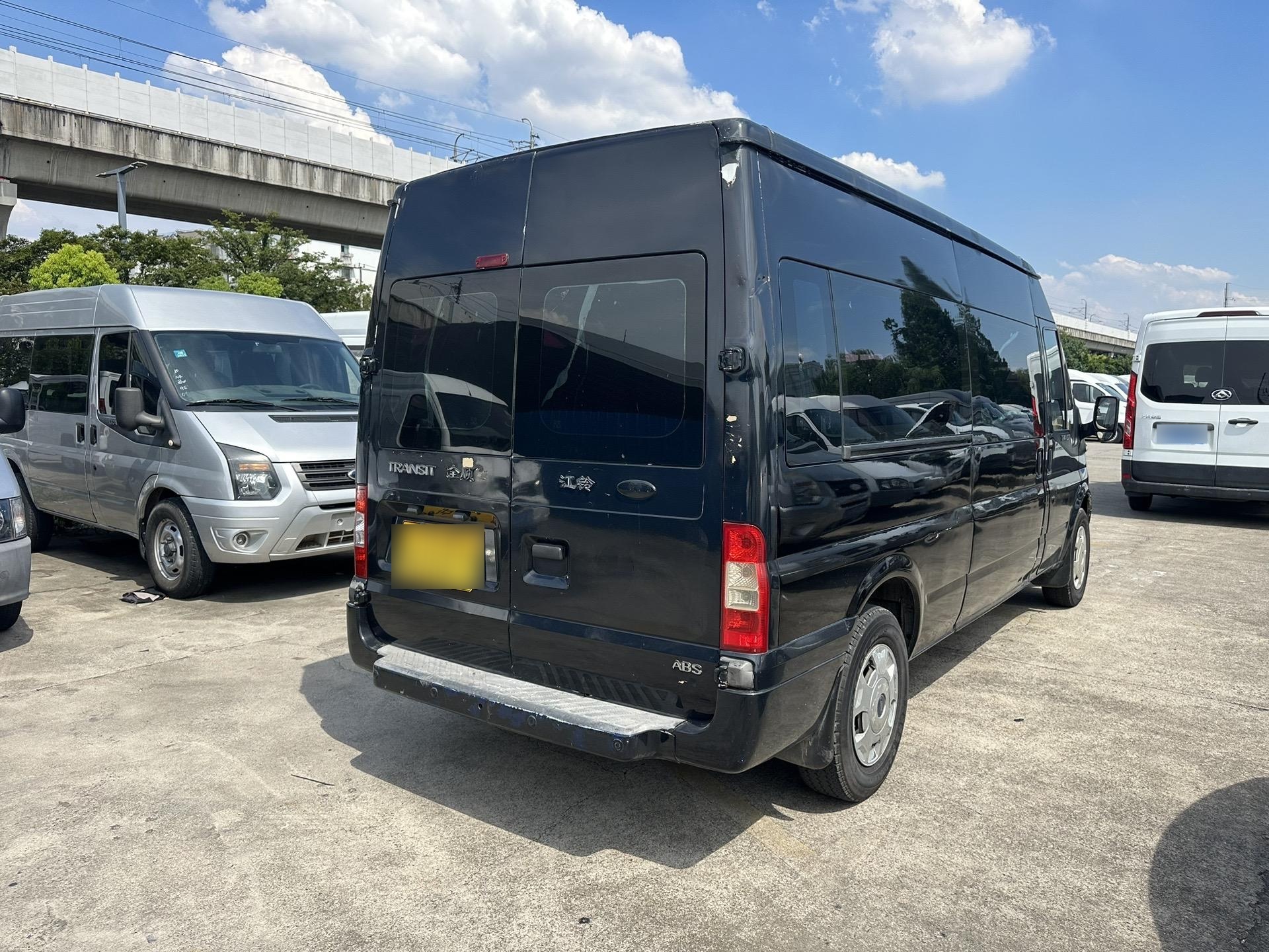 全新中型15座车辆登场