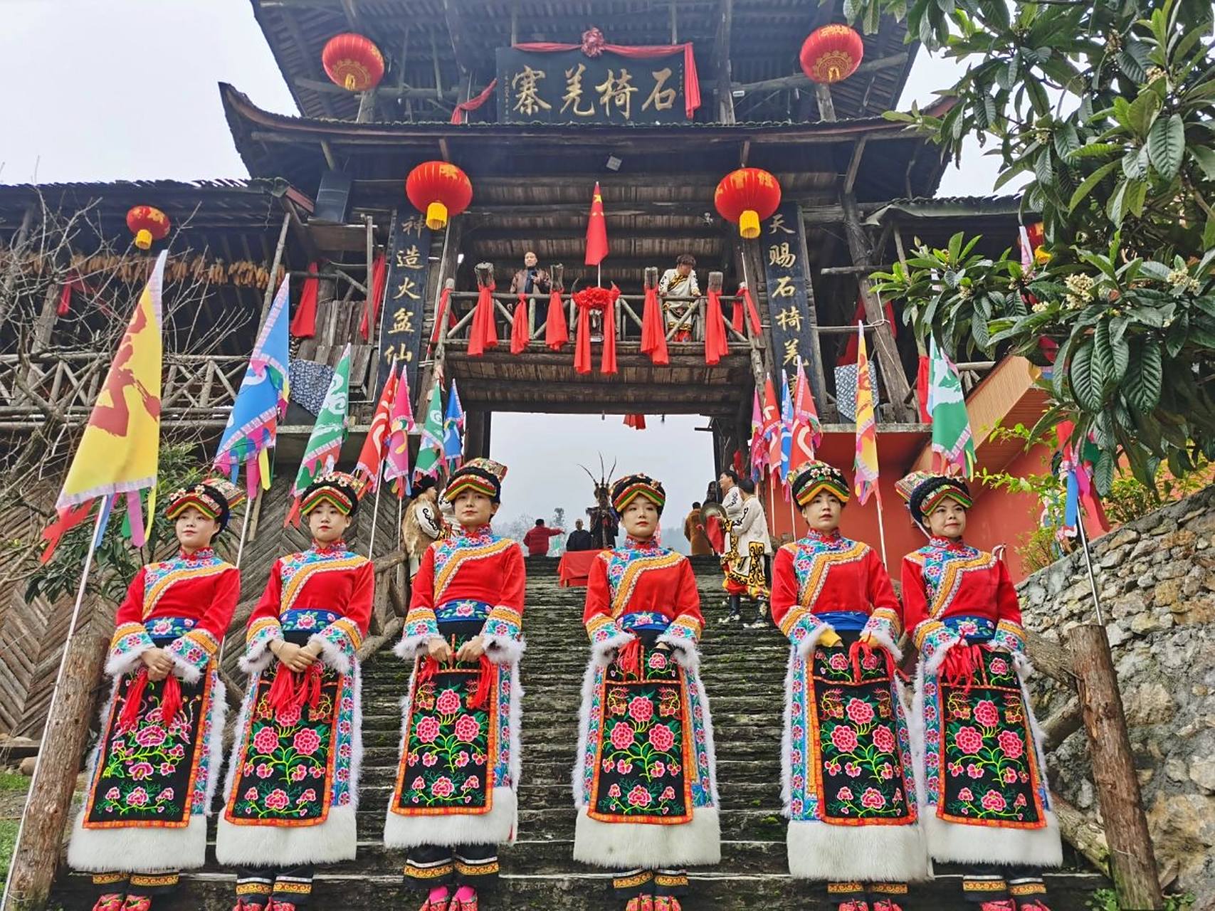 周末休闲好去处—北川石椅羌寨 石椅羌寨,位于北川曲山镇石椅村,距离