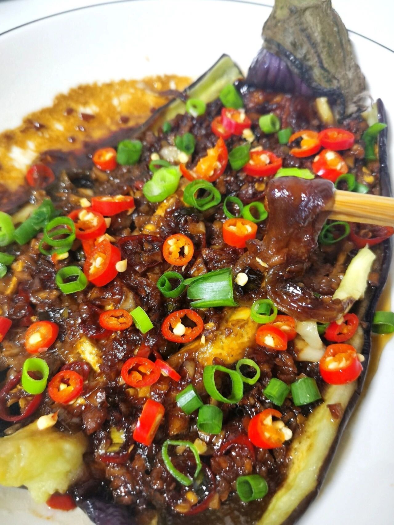 3分钟/简单超好吃—微波炉烤茄子 加班回家后总忍不住来点夜宵,好超