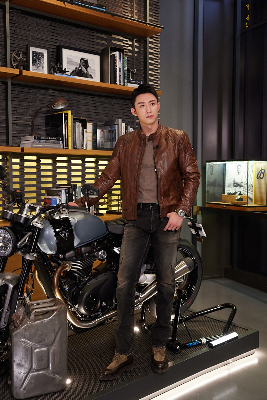 百年灵品牌代言人黄景瑜# 亮相breitling百年灵 天猫官方旗舰店