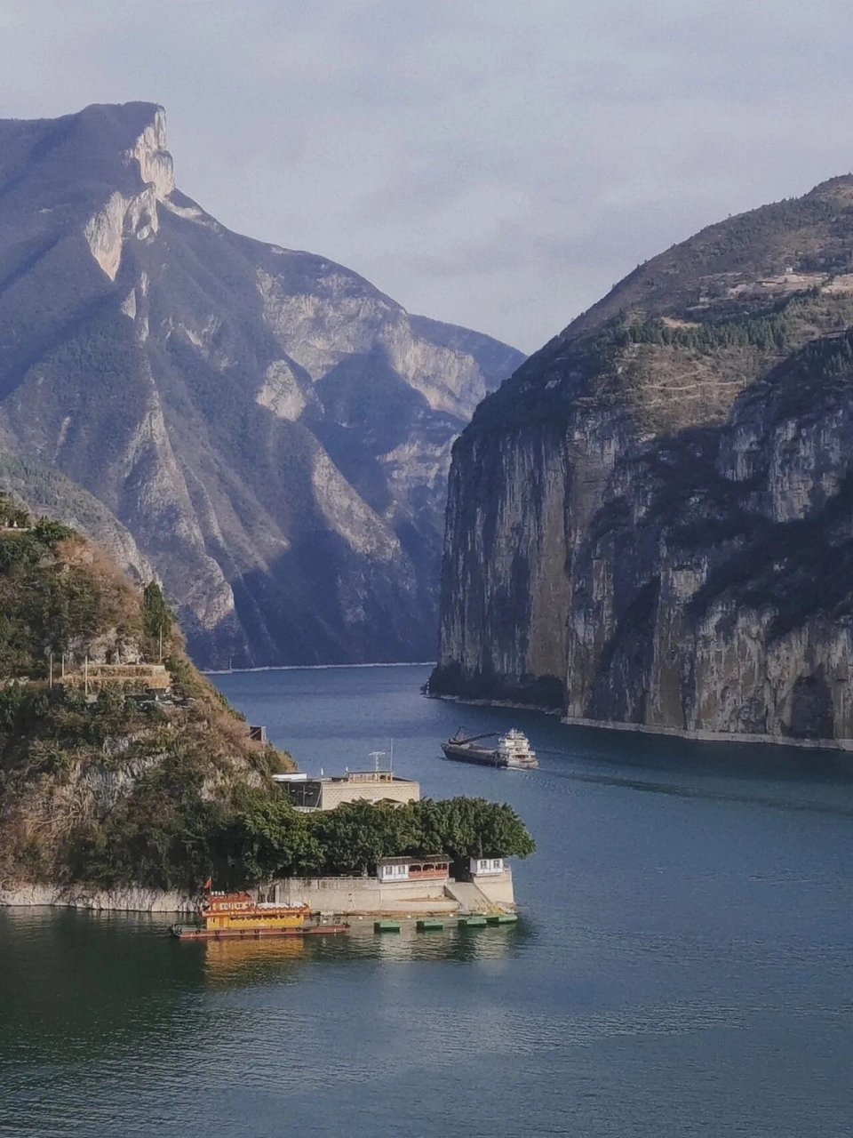 专注爸妈放心游,亲子游; 93入住江景阳台房重庆5钻商圈酒店 08