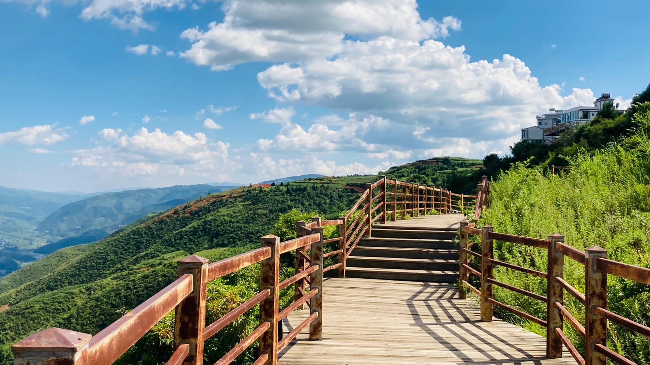 东川红土地落霞沟图片