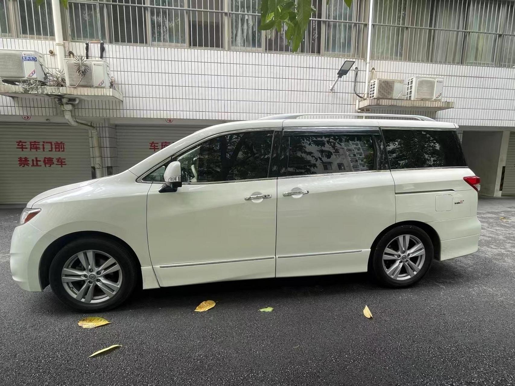 15款进口日产贵士3.5l sl保姆车.15年79715,实表17.7万公里.