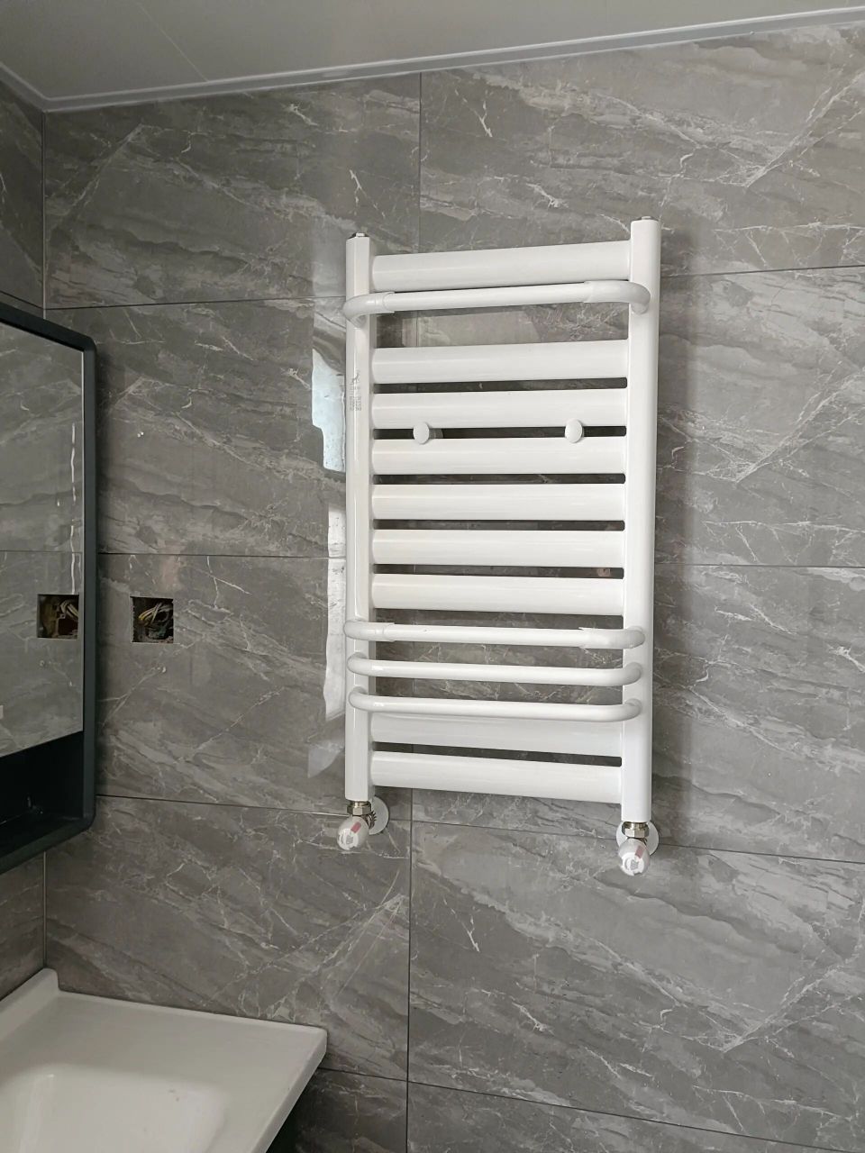 卫生间暖气片小背篓应该怎么选择? 铜铝复合的好那,还是低碳钢的好?