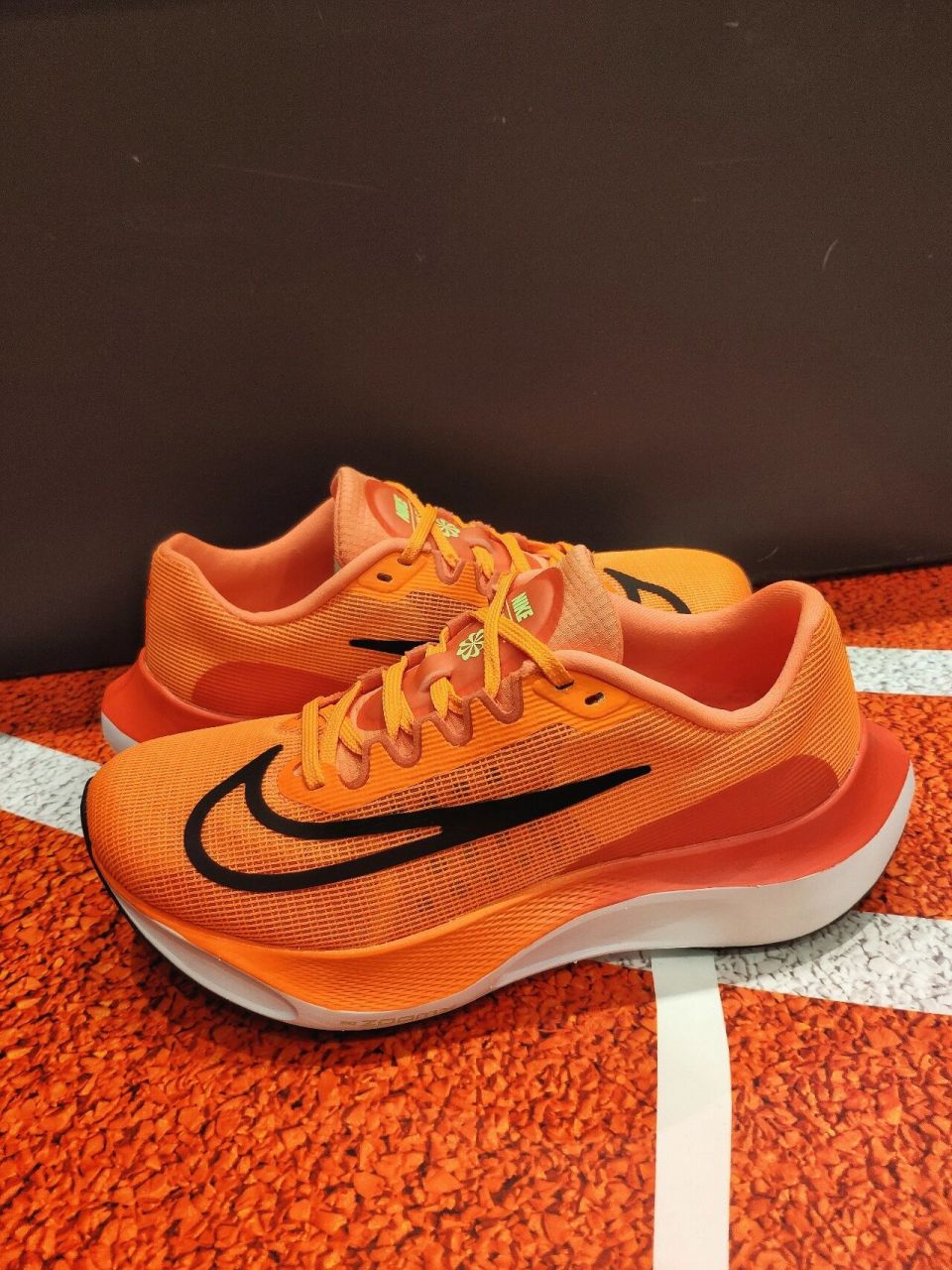 zoomx泡棉 77 全掌碳板的组合.