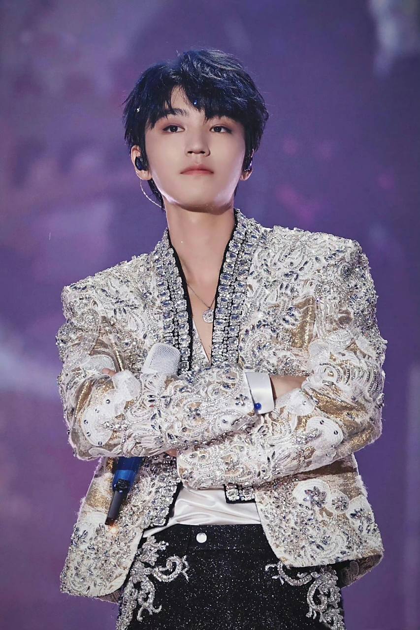 王俊凯高清壁纸 tfboys十年之约演唱会上王俊凯的图片,这几张是我觉得