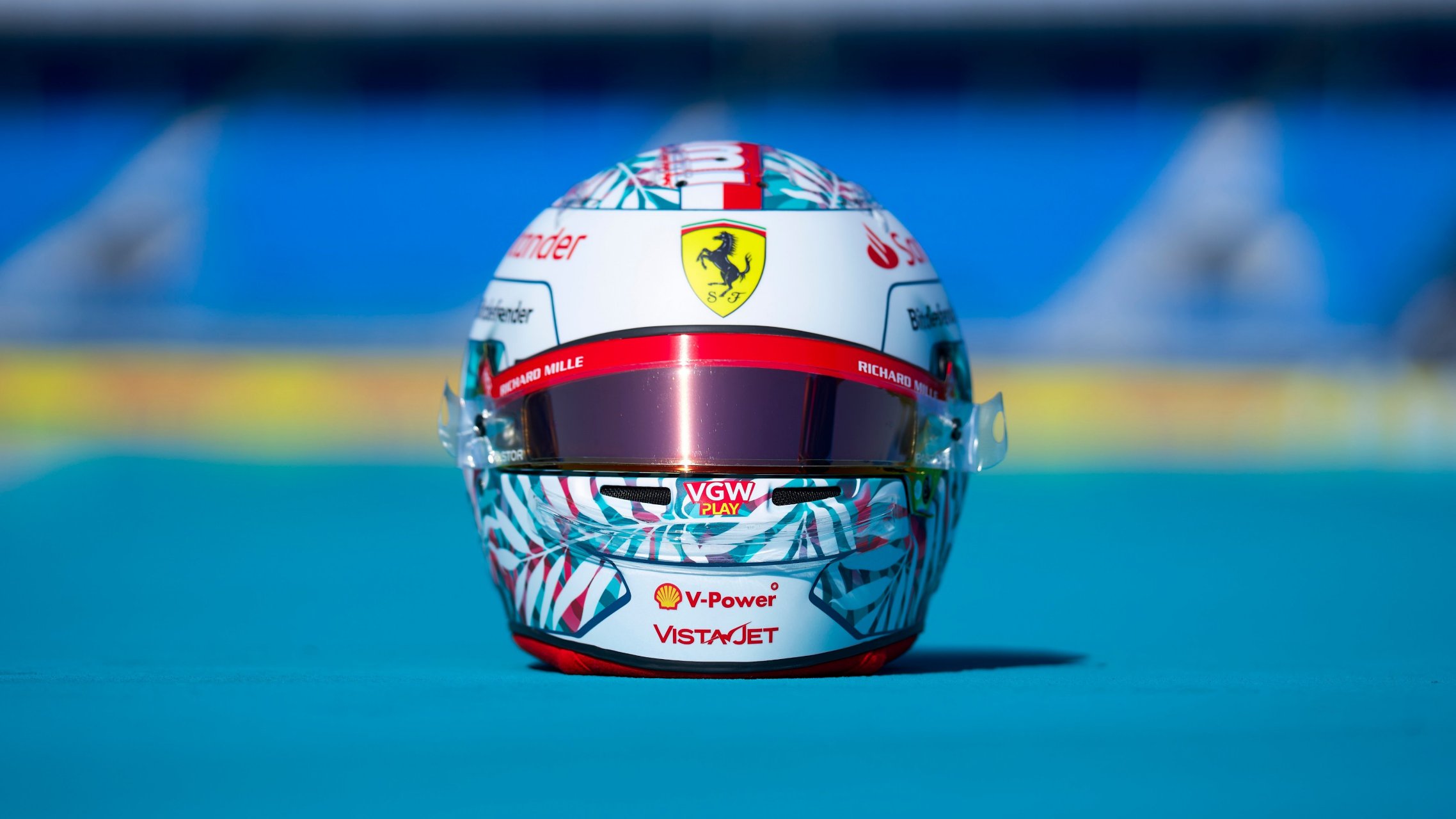 两位法拉利车手的特别版头盔～92152023f1迈阿密大奖赛f1