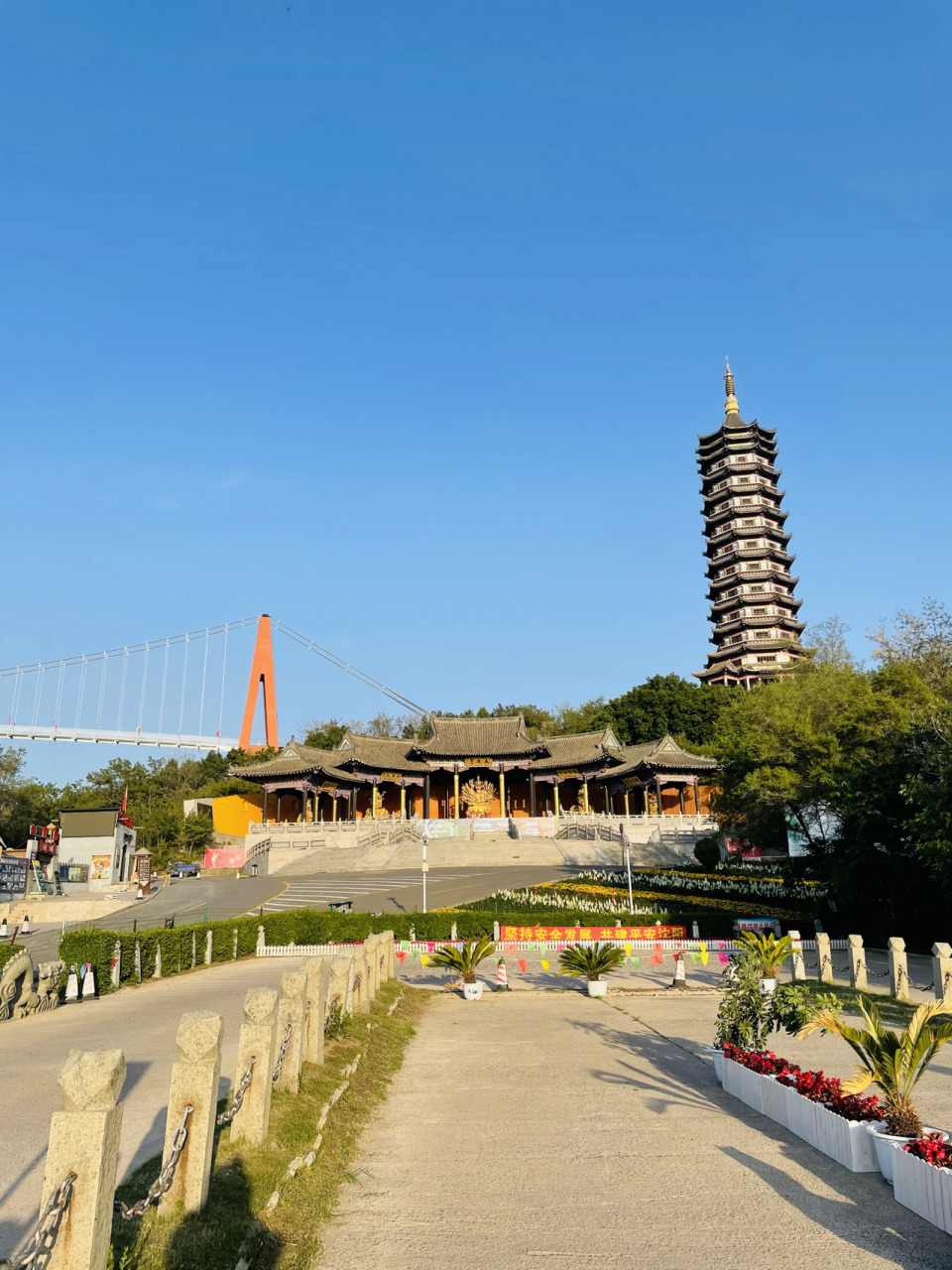 沈阳怪坡风景区 一坡奇特百景生辉,山献风光水奉姿色.