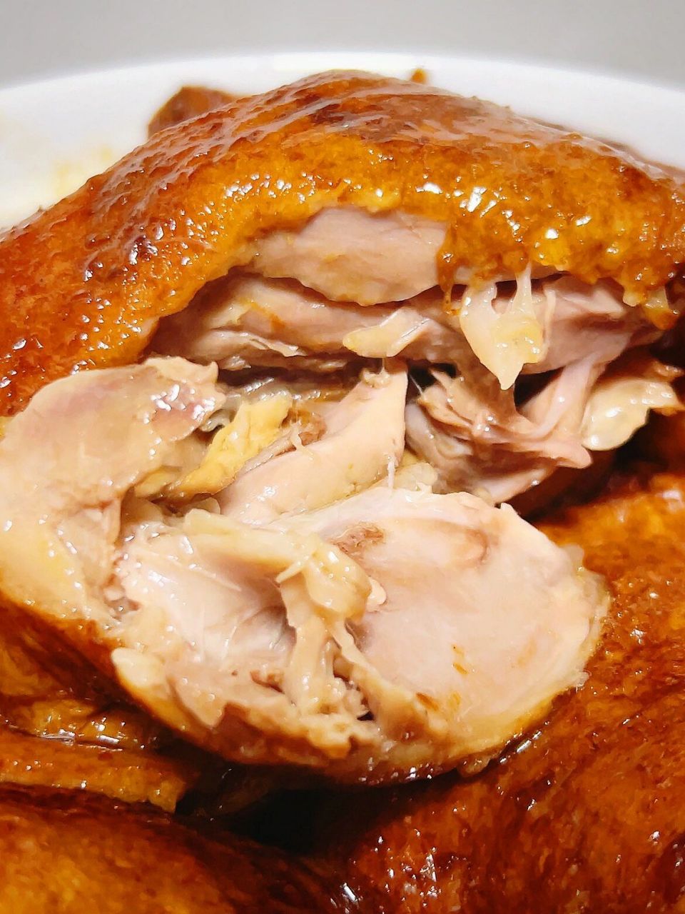 美味的酥香鲜美酱卤大鸭腿 今天依旧是非常美味的酥香鲜美酱卤大鸭腿