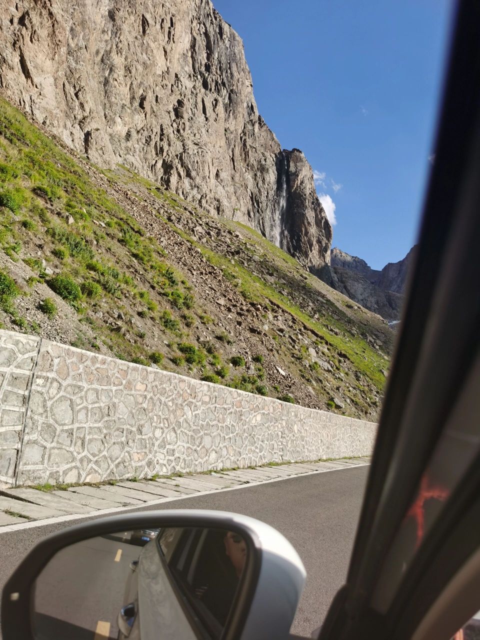 独库公路 最美公路独库公路天瀑