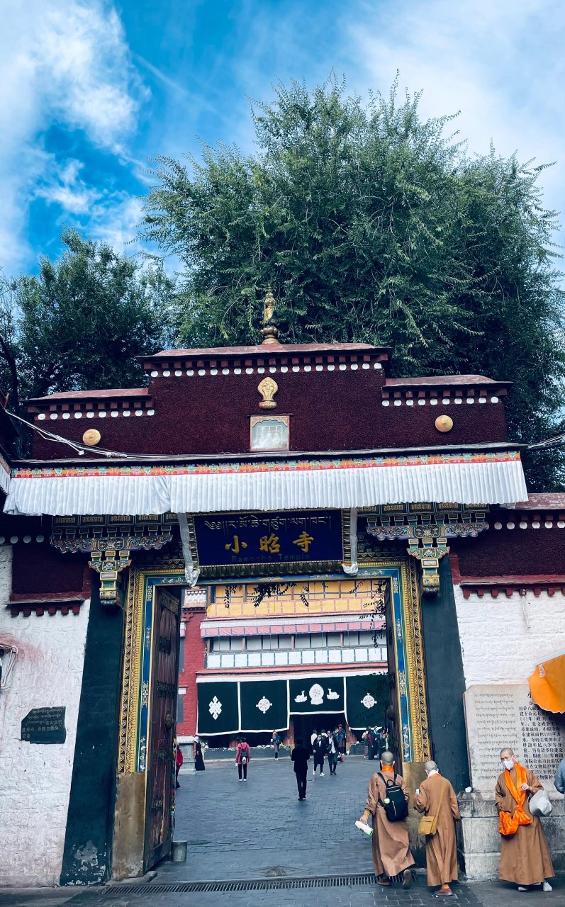 拉萨:小昭寺 西藏旅游最后一站:小昭寺 寺内原供奉释迦牟尼佛12岁等身