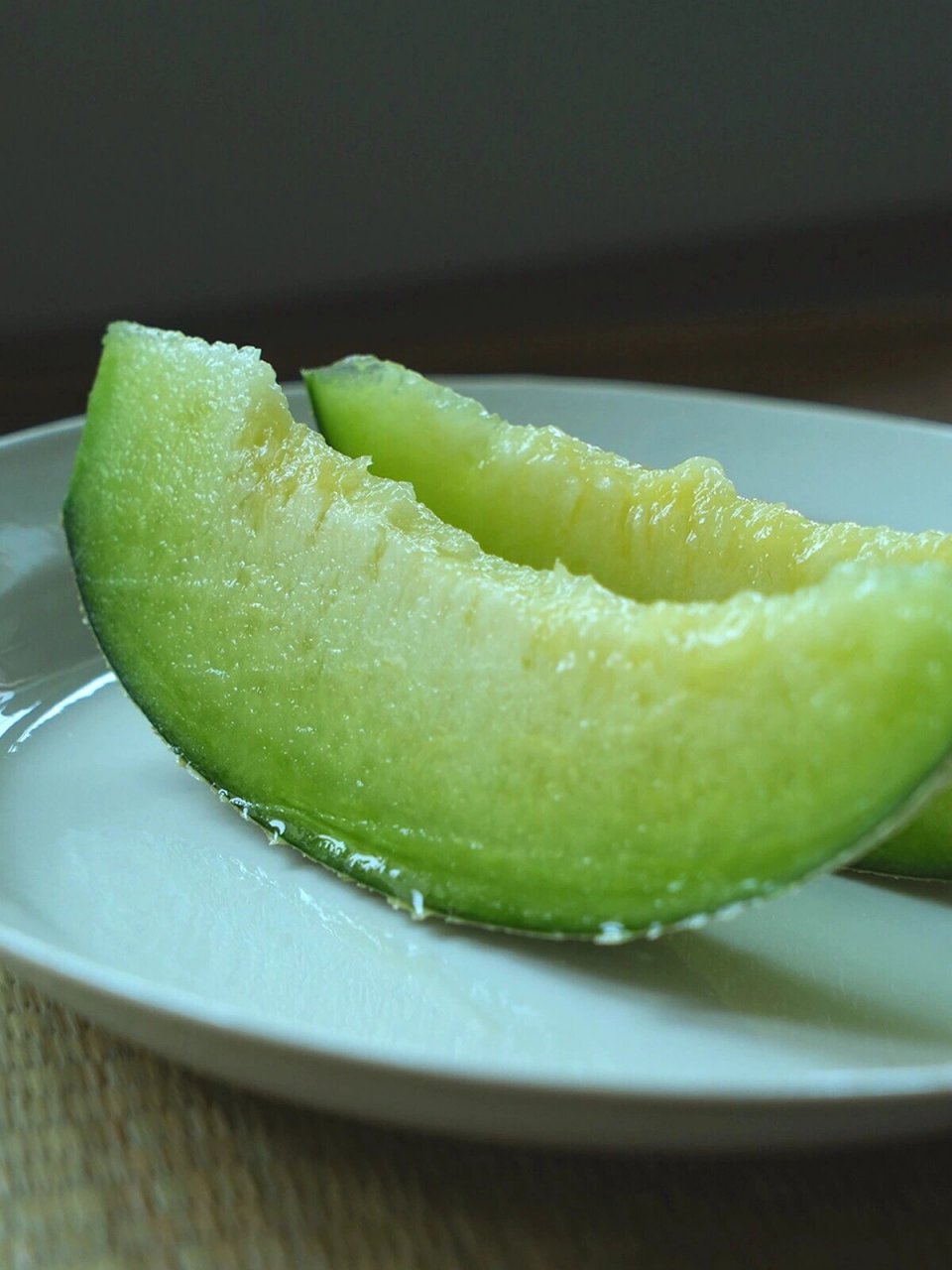 海南玫珑瓜的口感是超级温柔的,并不是脆口,而是软绵,像嚼奶酪的口感