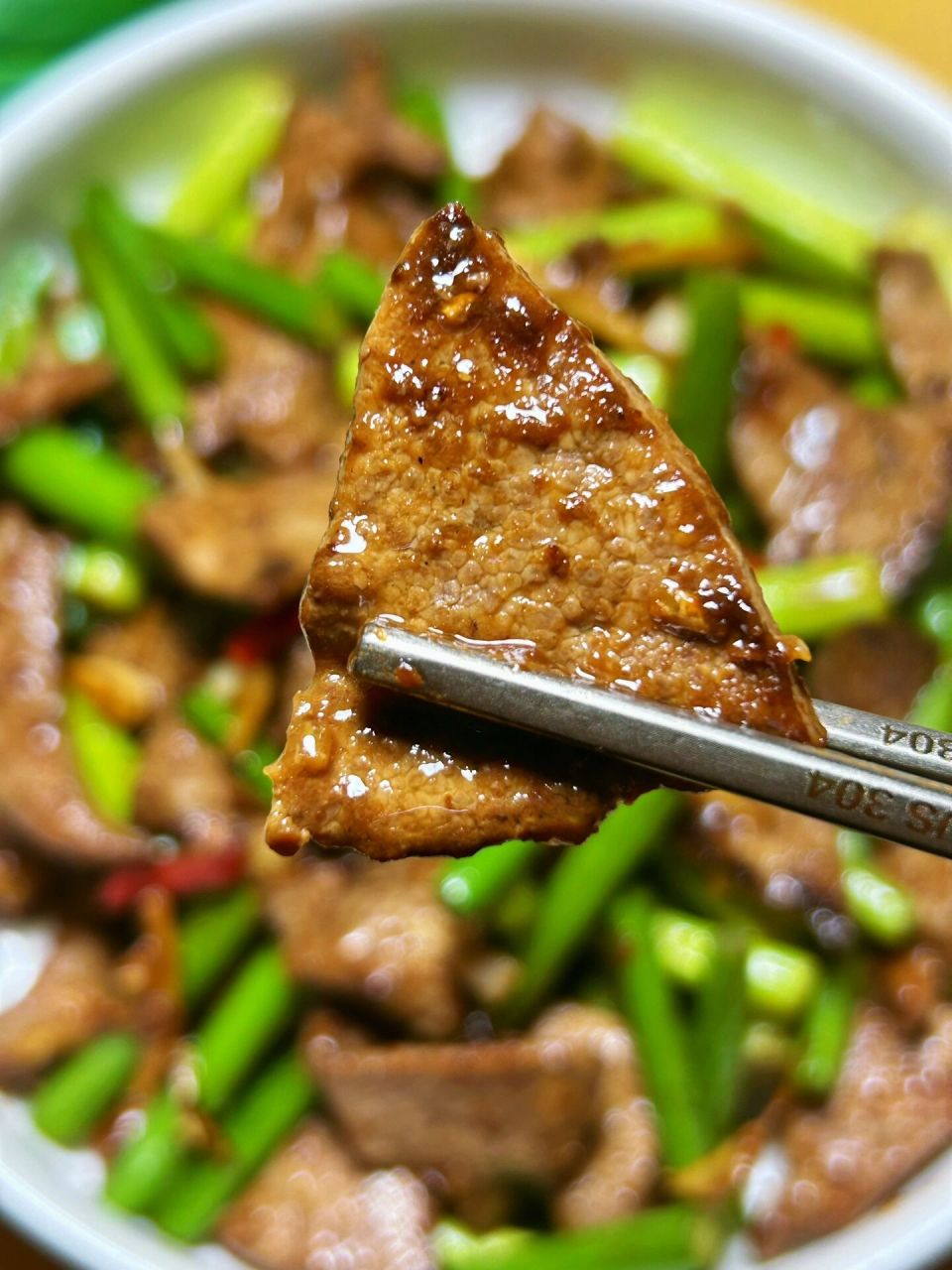 因为这一道蒜苔炒猪肝,我被全家人夸啦 今天分享一道家常菜,蒜苔炒