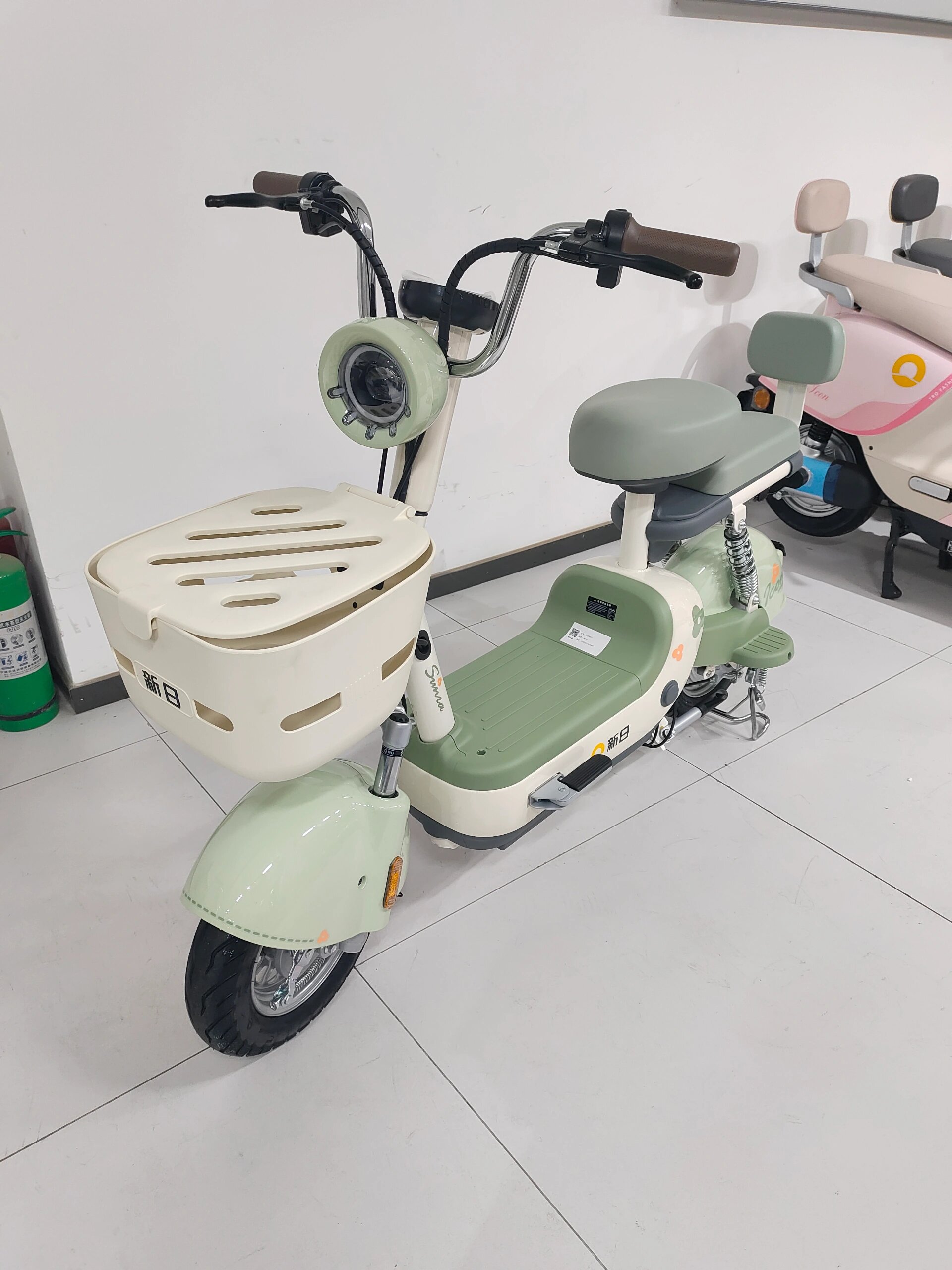 新日花瓣智能版60伏大电池续航百公里 颜值担当,喜欢的小姐姐快冲啊