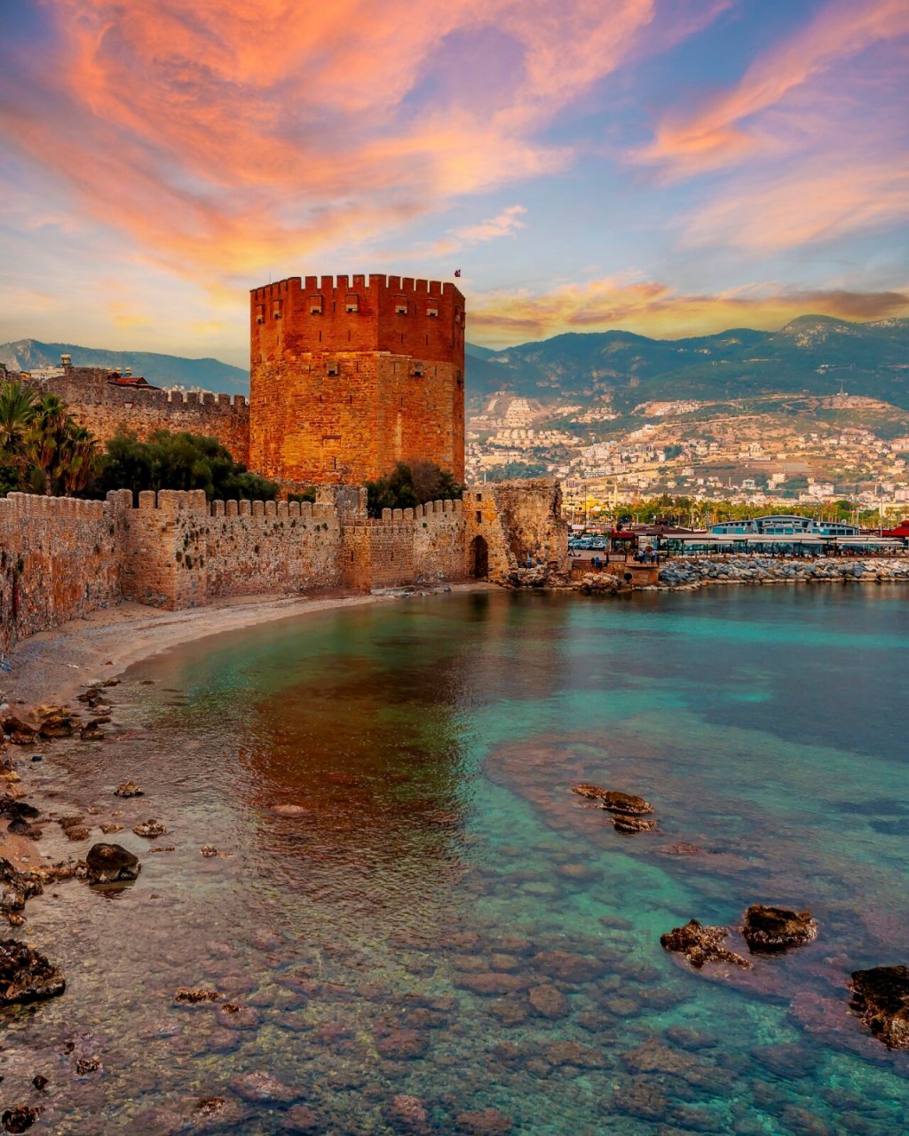 阿拉尼亚红塔 阿拉尼亚红塔(alanya red tower)是土耳其阿拉尼亚