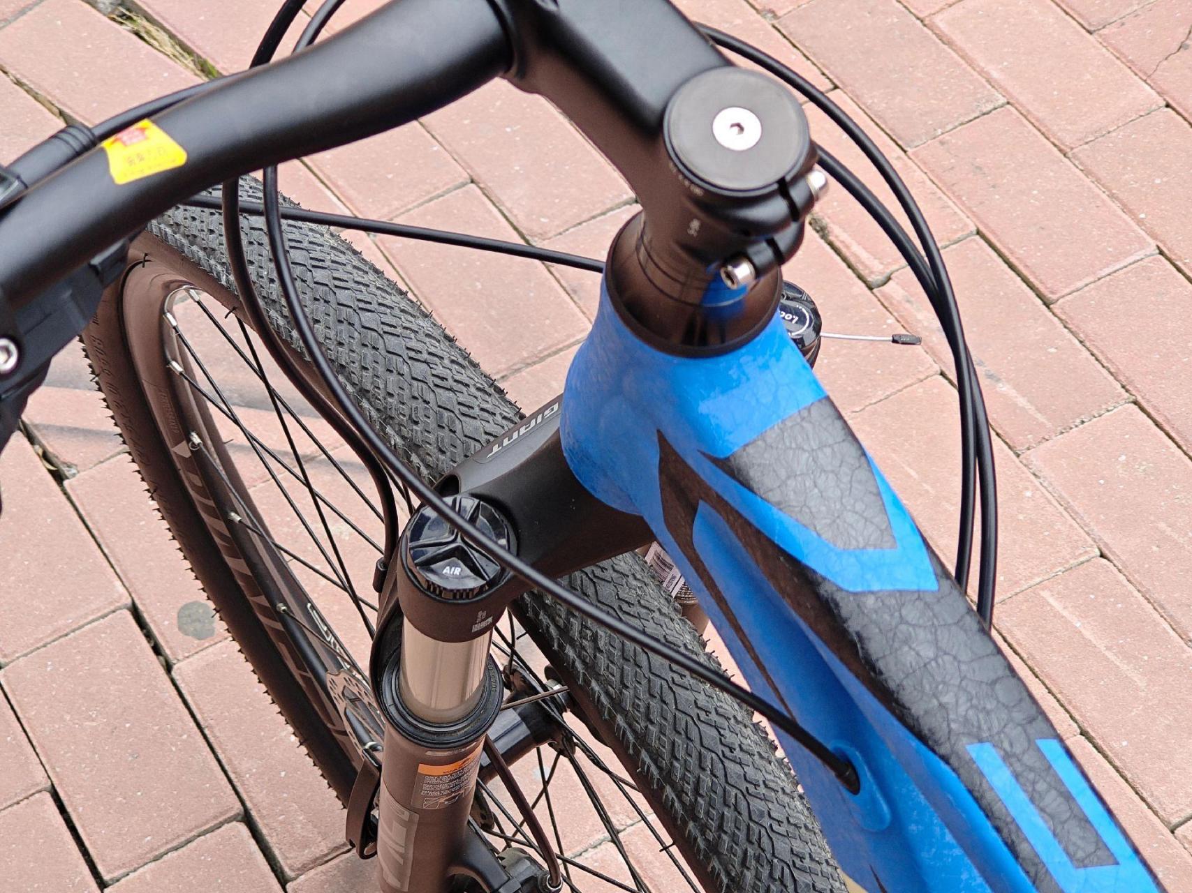 捷安特xtc800山地车 成色如图,很新,没什么磕碰划痕,几百公里成色.