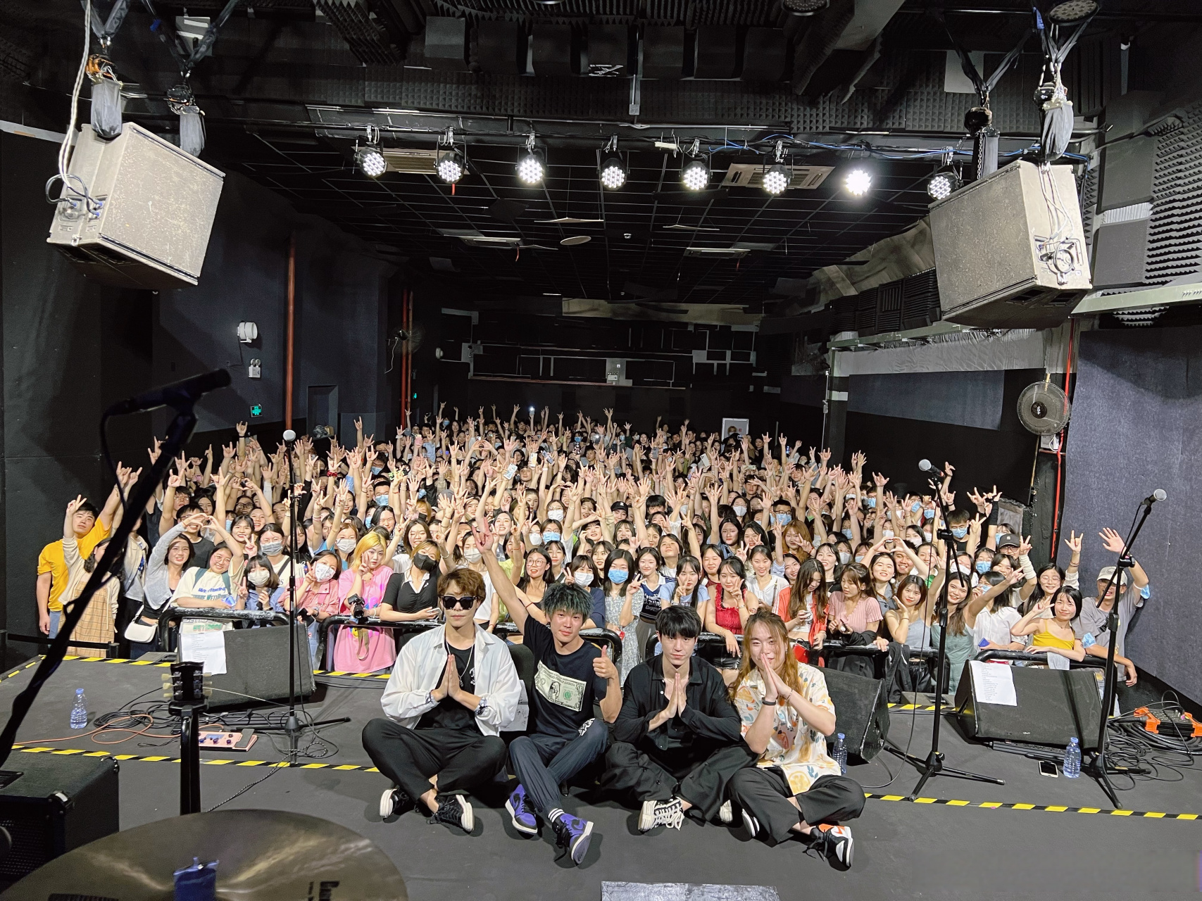 昨天怪兽计划乐队巡演厦门站 由于北京疫情原因,原定6月11日北京专场