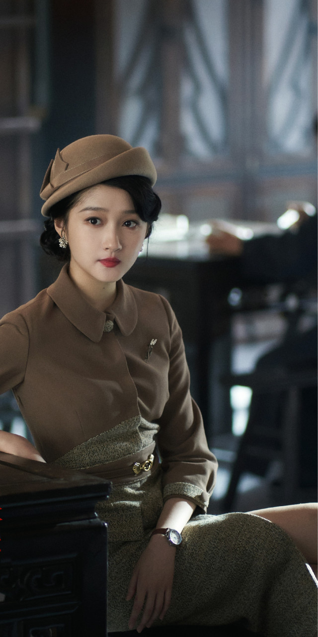 关晓彤,变身梅花红桃民国美女特工