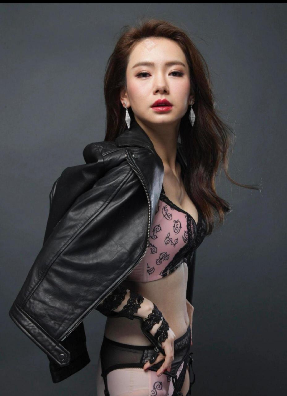 戚薇这个小肚子好真实