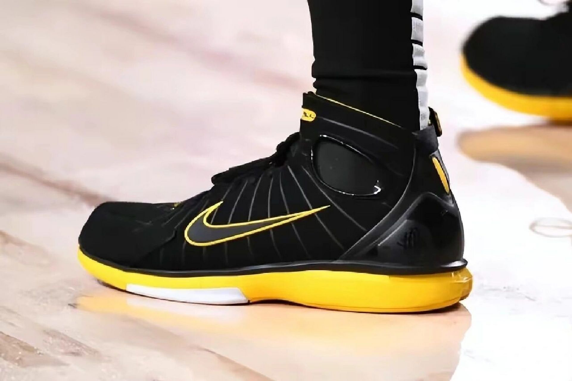 差不多是时候复刻了 nike  2k4 由耐克alpha project工作室倾力打造