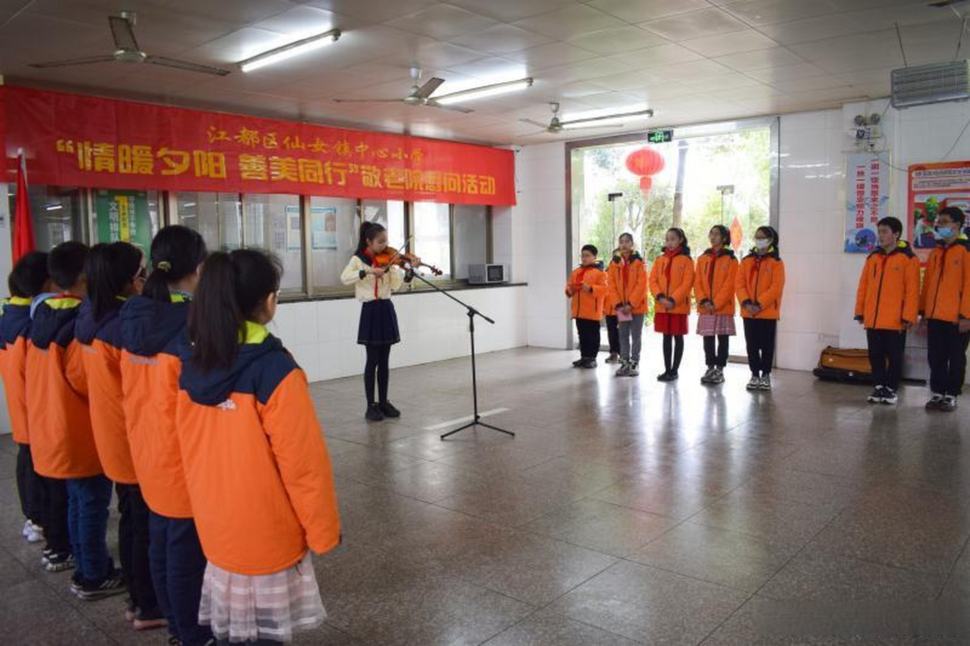 【情暖夕阳:仙女镇中心小学师生慰问敬老院老人】3月21日,江都仙女镇
