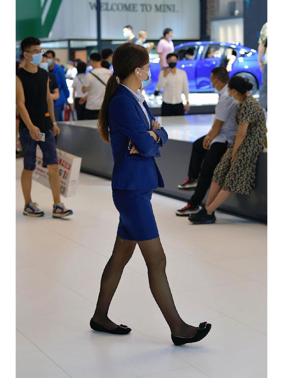 带你们车展黑丝美女合集 黑丝美女销售 大家支持一下