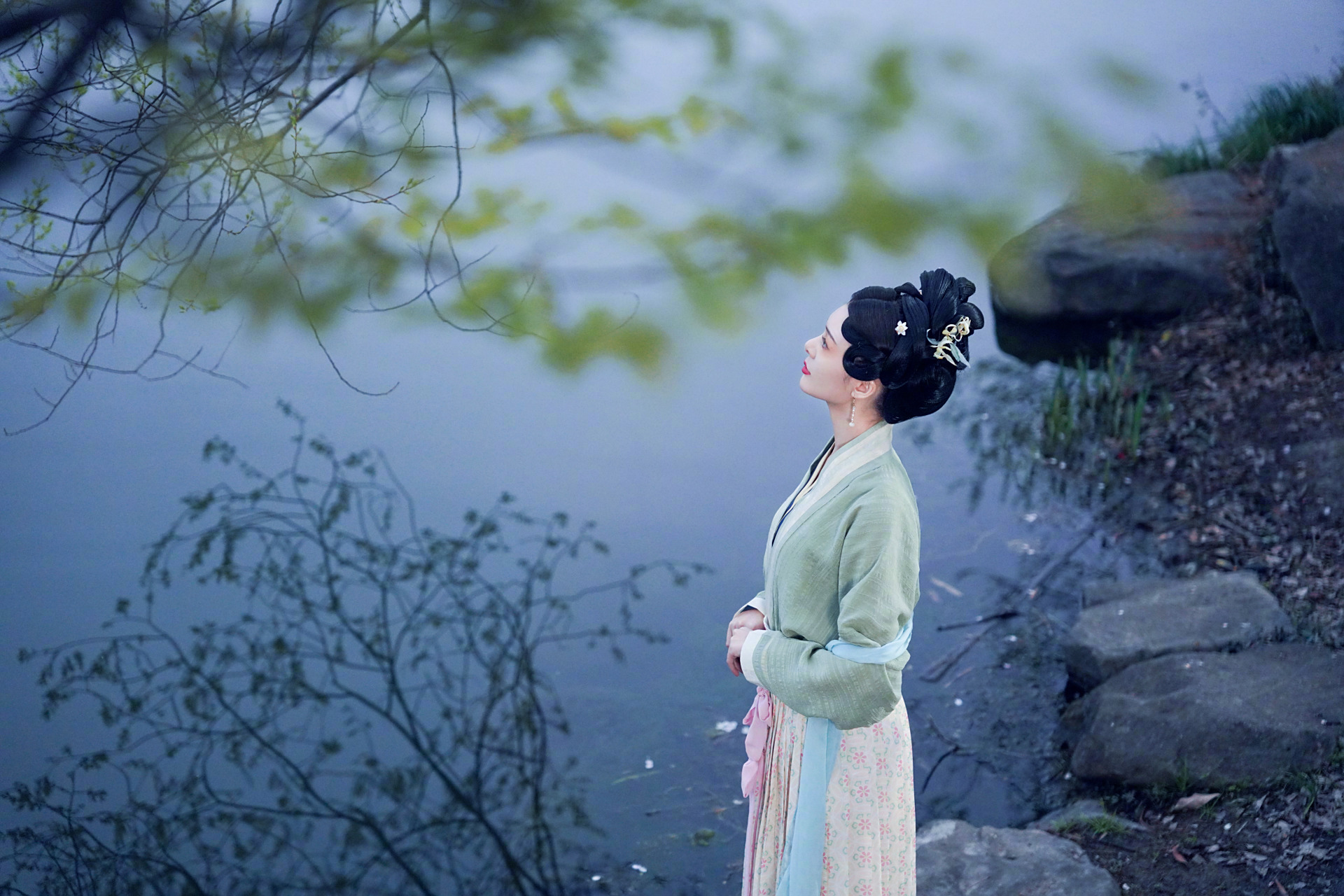 rayli星闻# 春风轻拂,悠然自在.