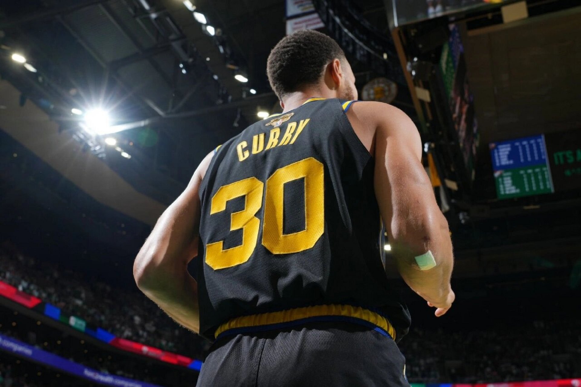 最适合做电脑壁纸的库里高清图