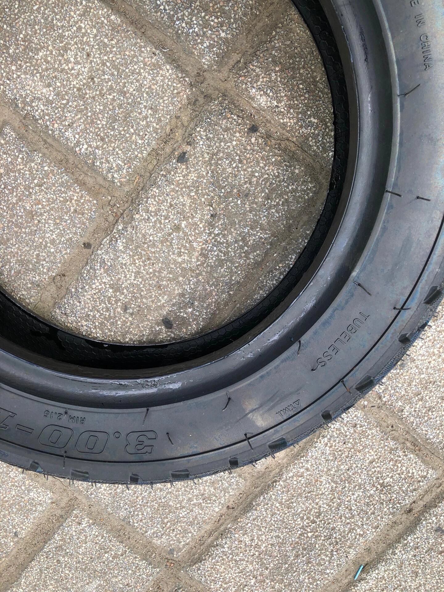 网购不要贪小便宜～真假正新电动车轮胎对比 假的正新轮胎没有编码,没